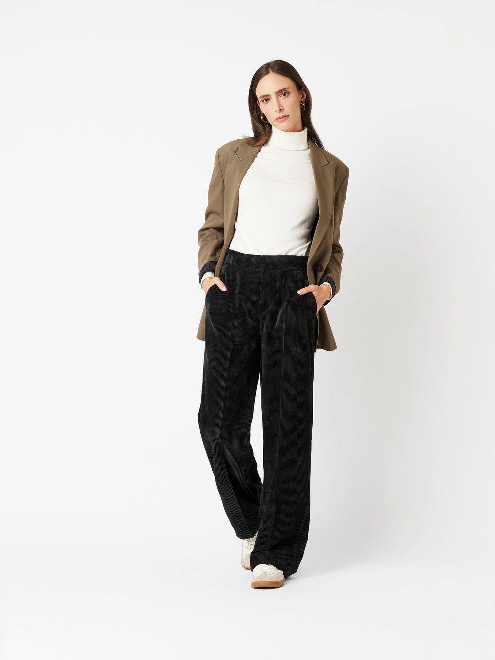 Hose Mara_355 black Outfitansicht