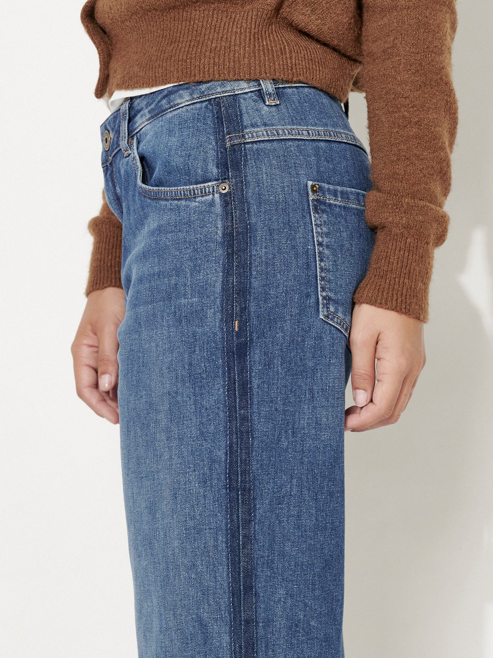 Womens jeans Masha Straight in Mid Blue, straight-fit jeans with contrast side panels, detail view
