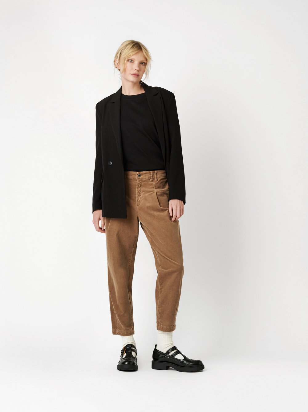 Trousers Mara_089 camel outfit view