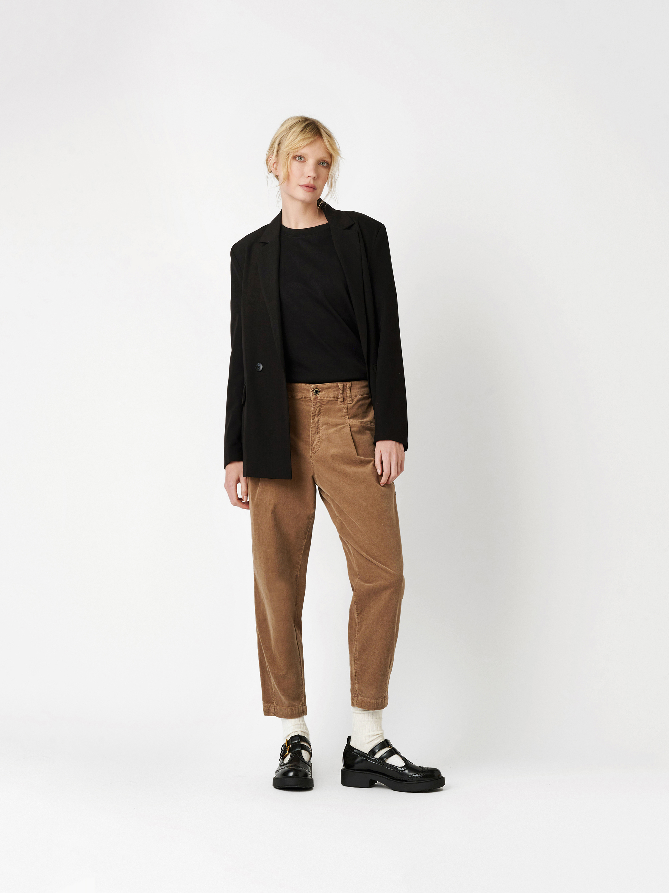 Hose Mara_089 camel Outfitansicht Hose Mara_089 camel Outfitansicht