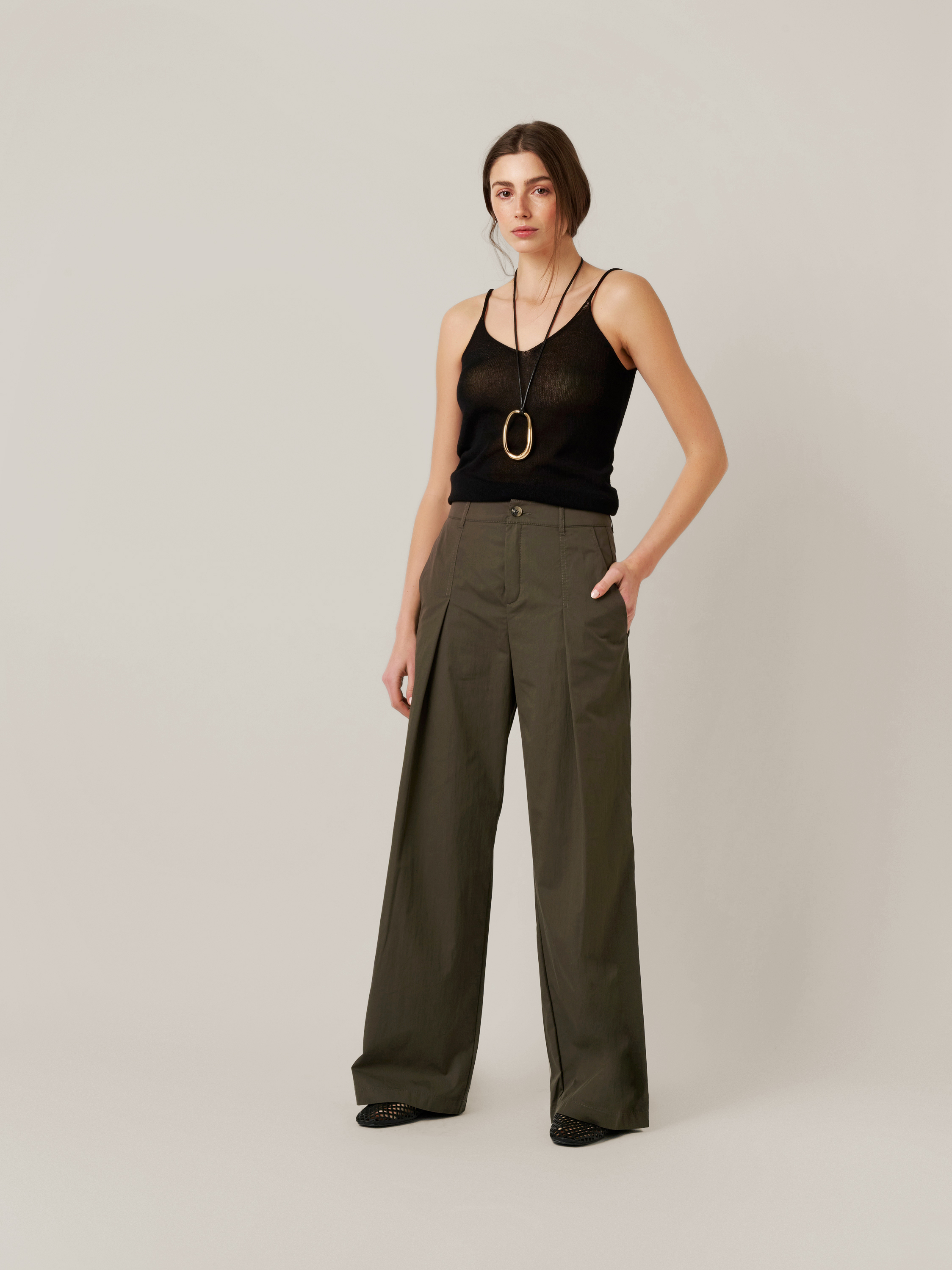 Womens trousers Mara Wide in khaki, wide-leg trousers made of papertouch cotton, outfit view worn by model