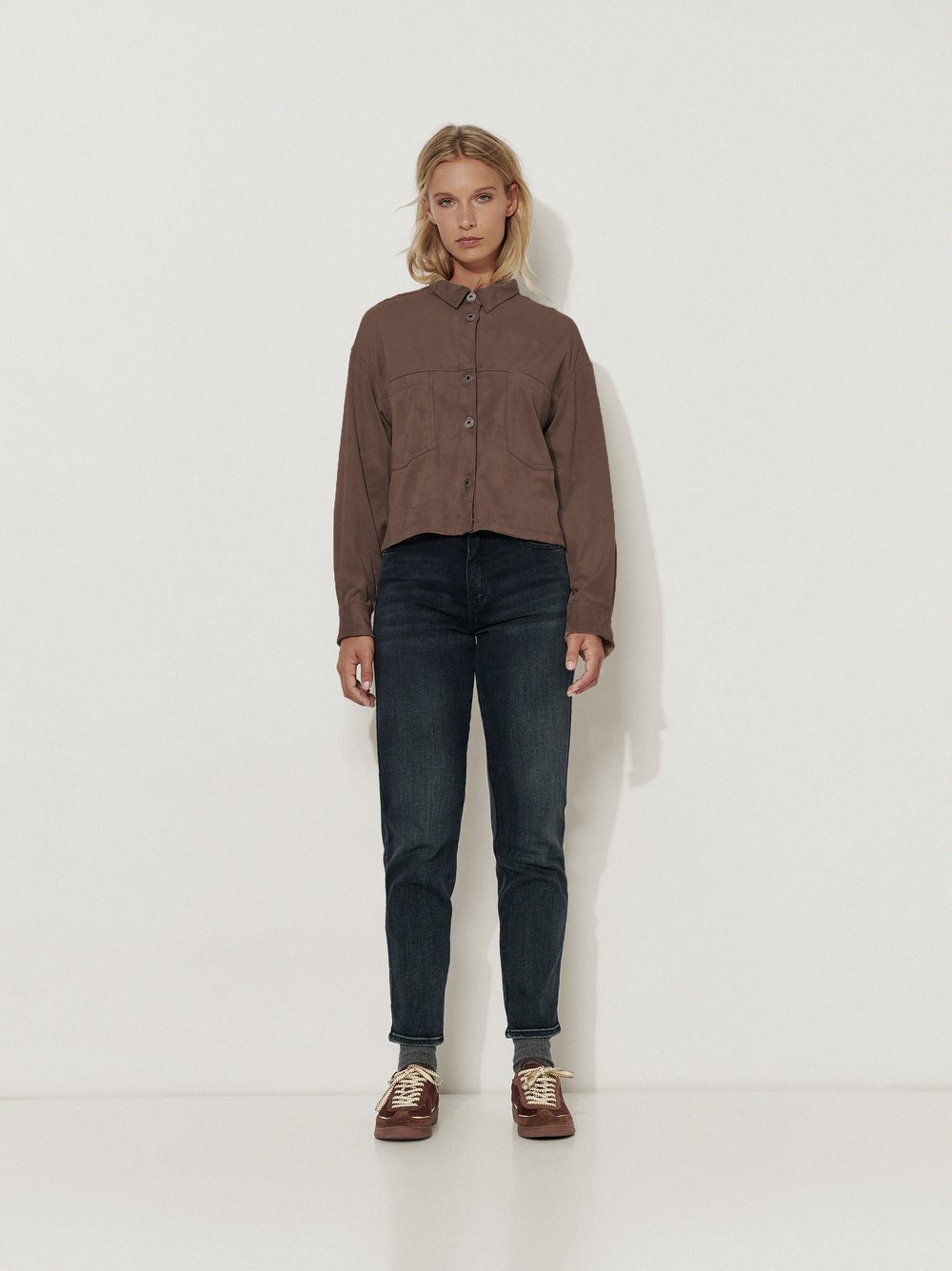 Womens jeans Audrey1 in Dark Blue, high-waist jeans, outfit view worn by model