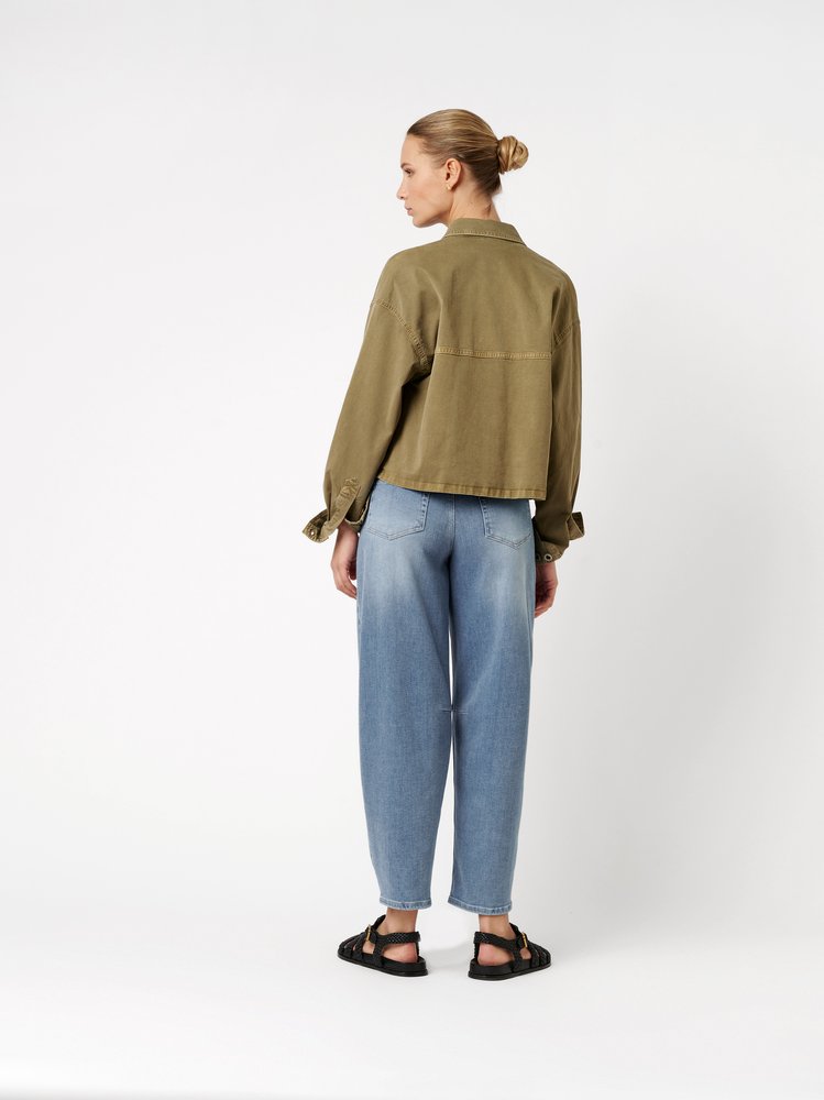 Womens jeans Mara Barrel in mid blue, barrel-fit jeans, back view worn by model