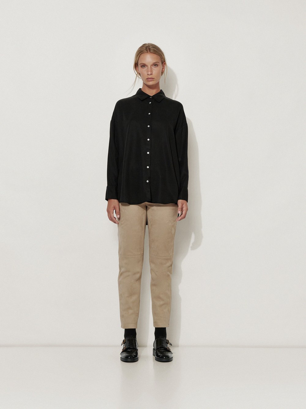 Womens trousers Alisa Slim in Light Brown, slim-fit trousers in suede look, outfit view worn by model
