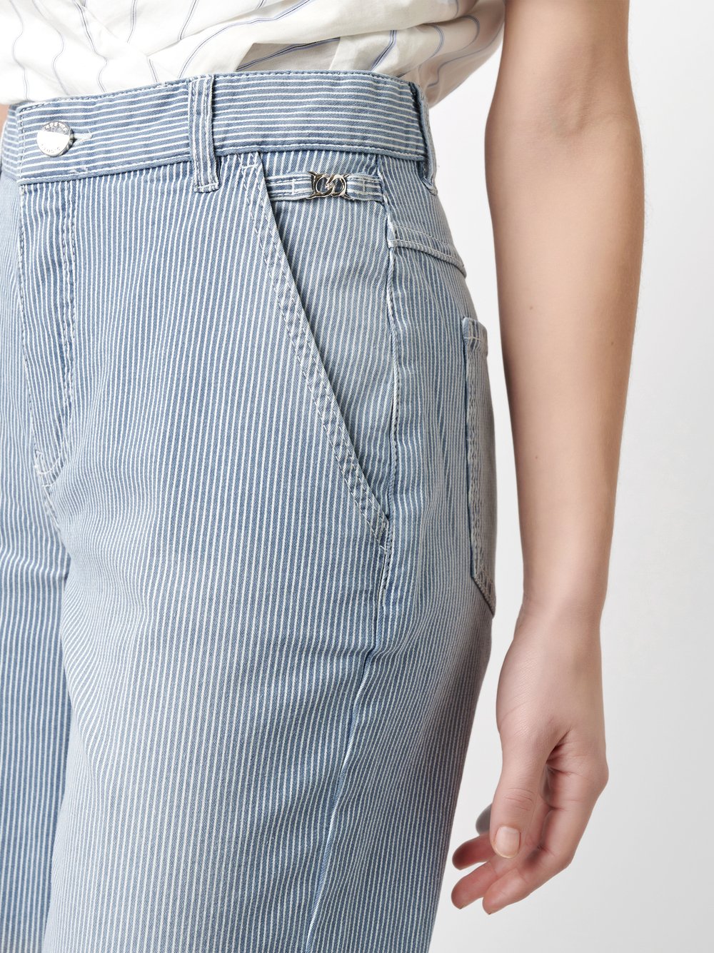 Jeans Audrey1_085 blue/white detail view Jeans Audrey1_085 blue/white detail view