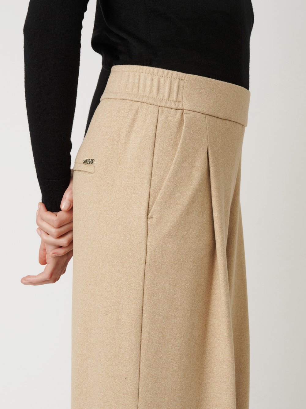 Trousers Mara_403 sand detail view Trousers Mara_403 sand detail view