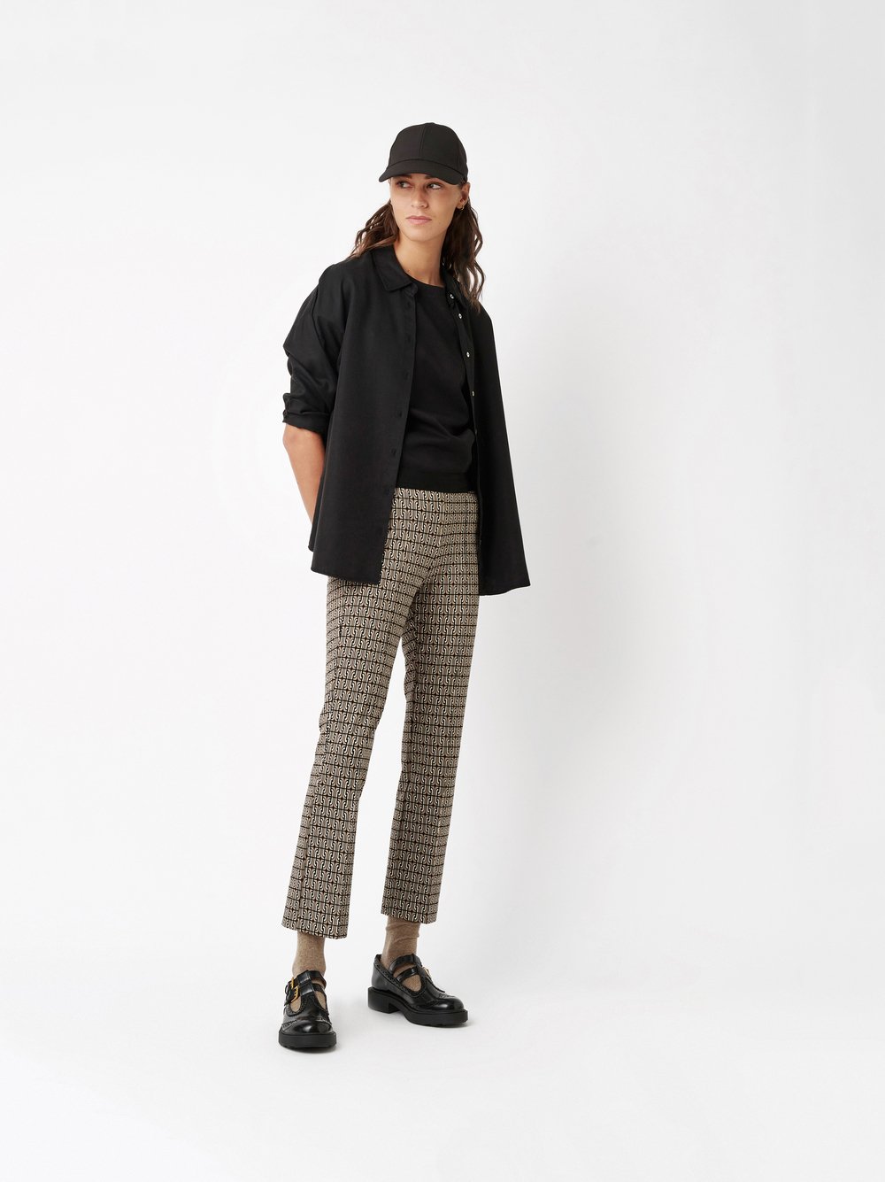 Hose Alisa_296 black/brown Outfitansicht Hose Alisa_296 black/brown Outfitansicht