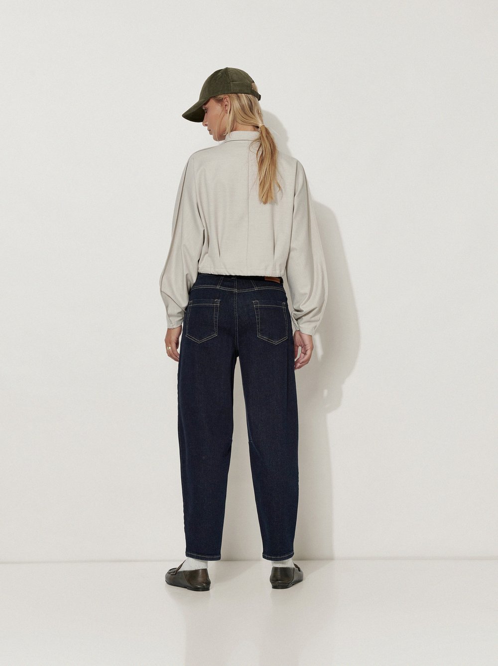 Womens jeans Mara Tapered in Navy, o-shape jeans, back view worn by model