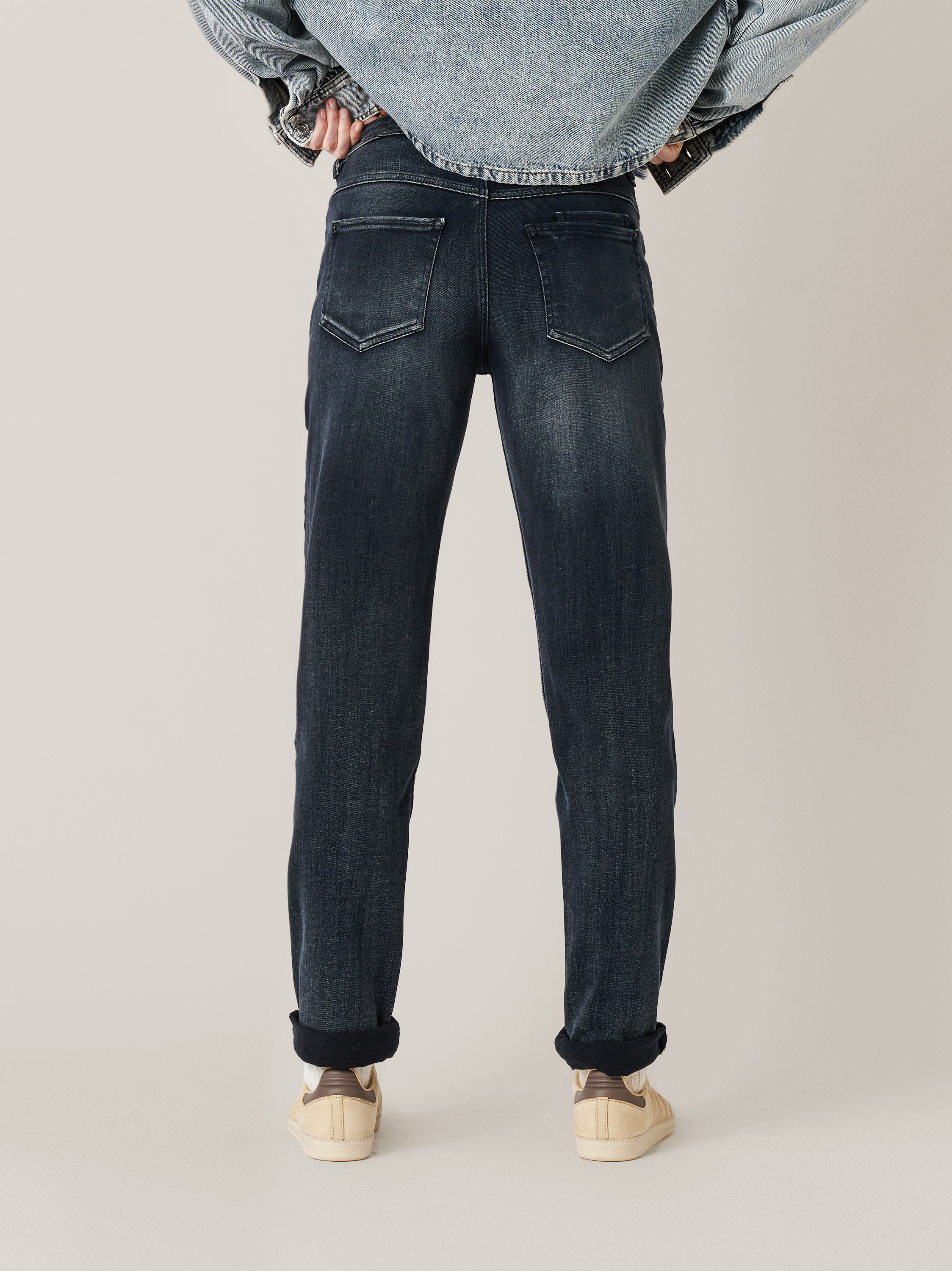 Womens jeans Masha Straight in dark blue, straight-fit jeans with mid waist, back view worn by model