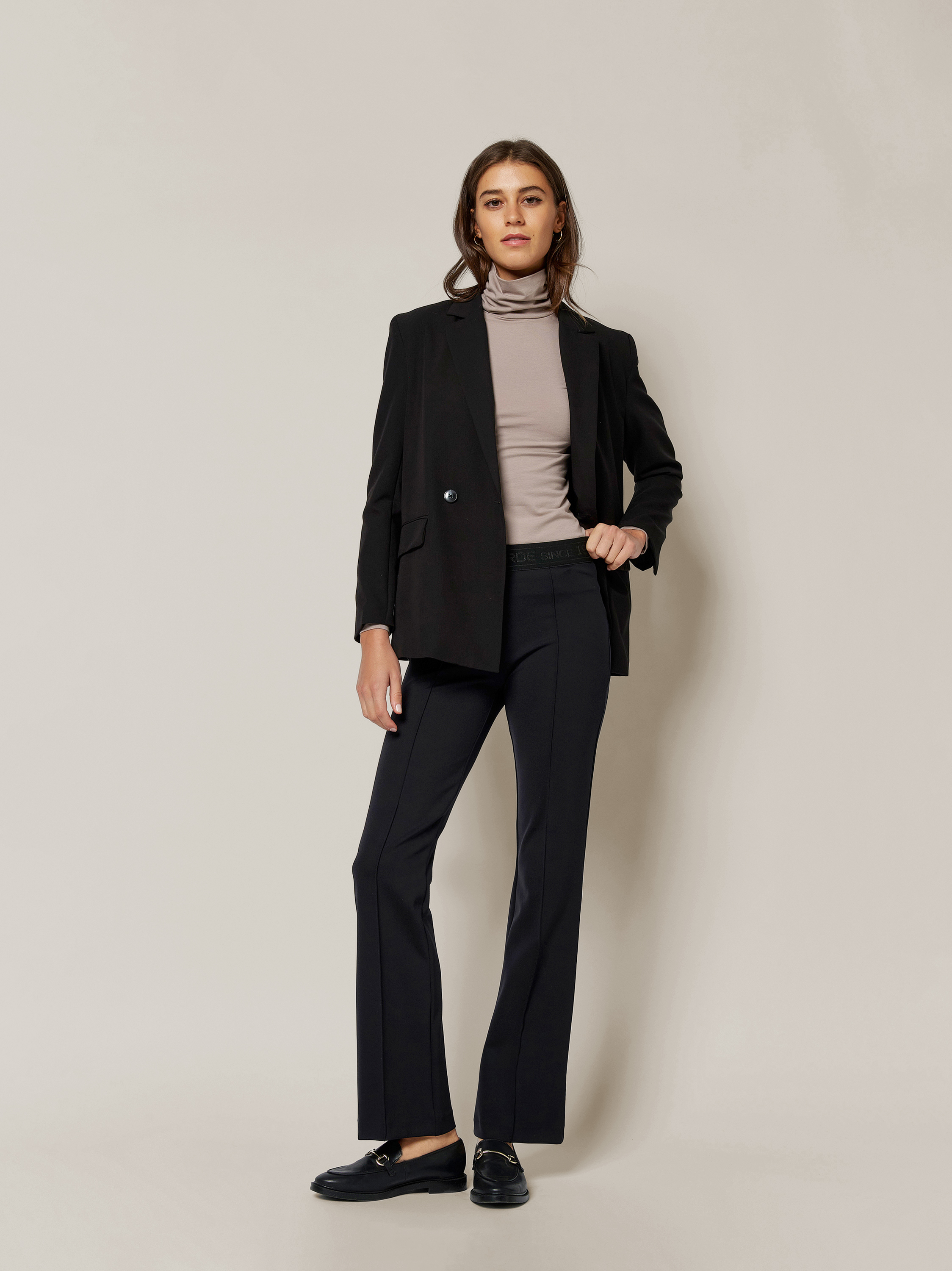 Womens trousers Alisa Bootcut in black, elegant bootcut trousers, outfit view worn by model