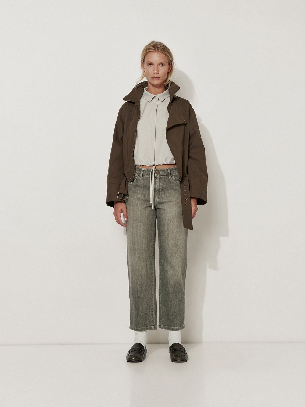 Womens jeans Masha Straight in Khaki, straight-fit jeans in an authentic wash, outfit view worn by model