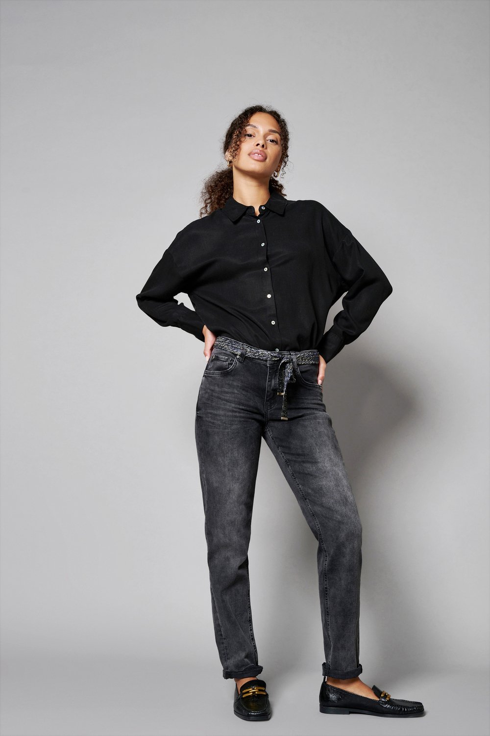 Girlfriend-Jeans mit Gürtel | Style »Masha_097« dark grey