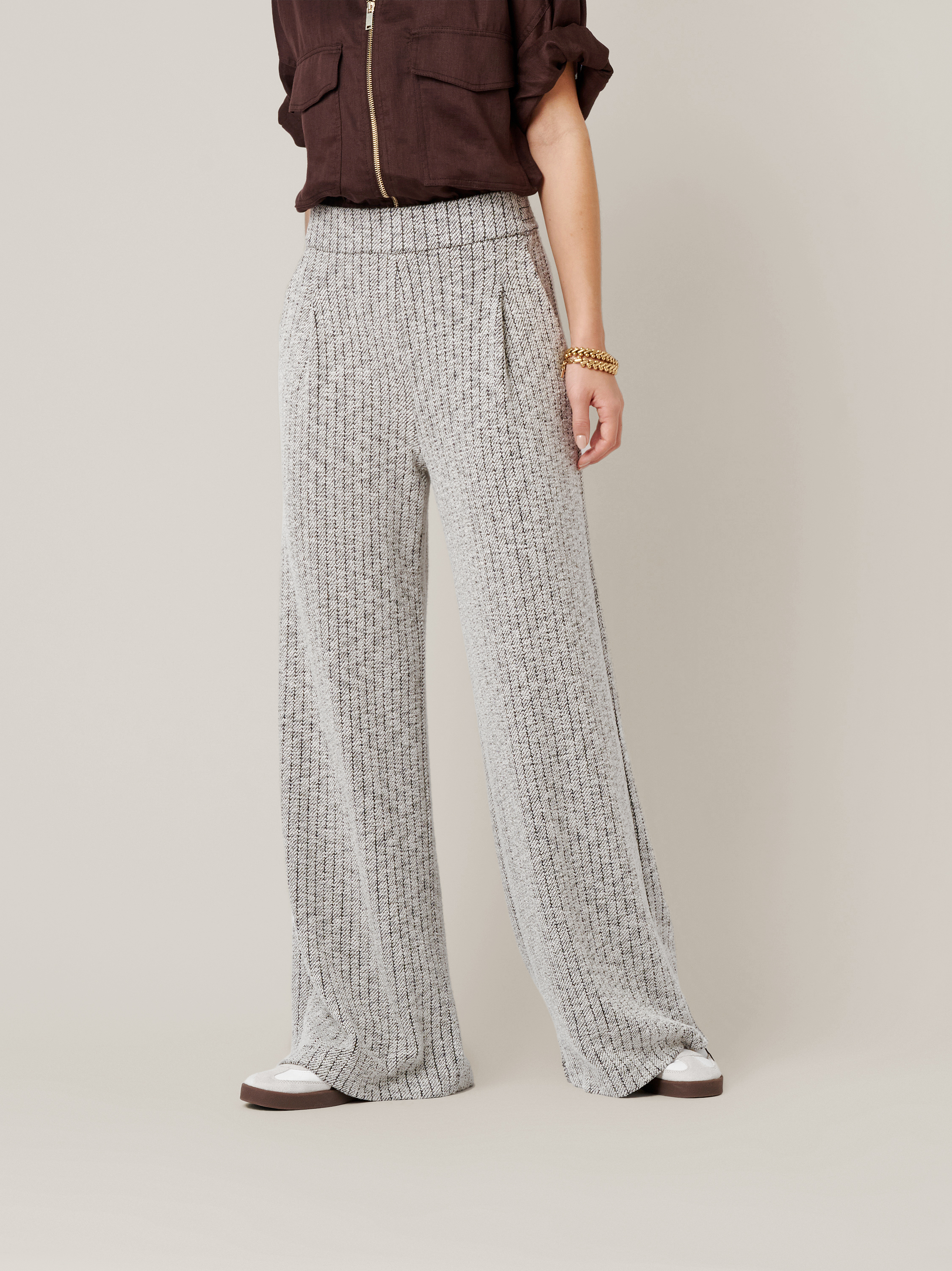 Womens trousers Mara Wide in navy / offwhite, wide-leg trousers in striped boucle, front view worn by model