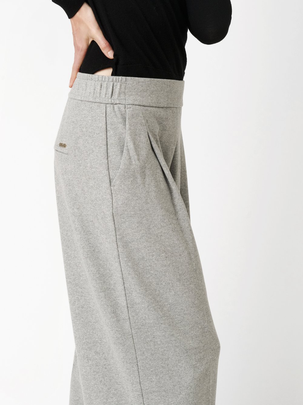 Trousers Mara_403 light grey detail view Trousers Mara_403 light grey detail view