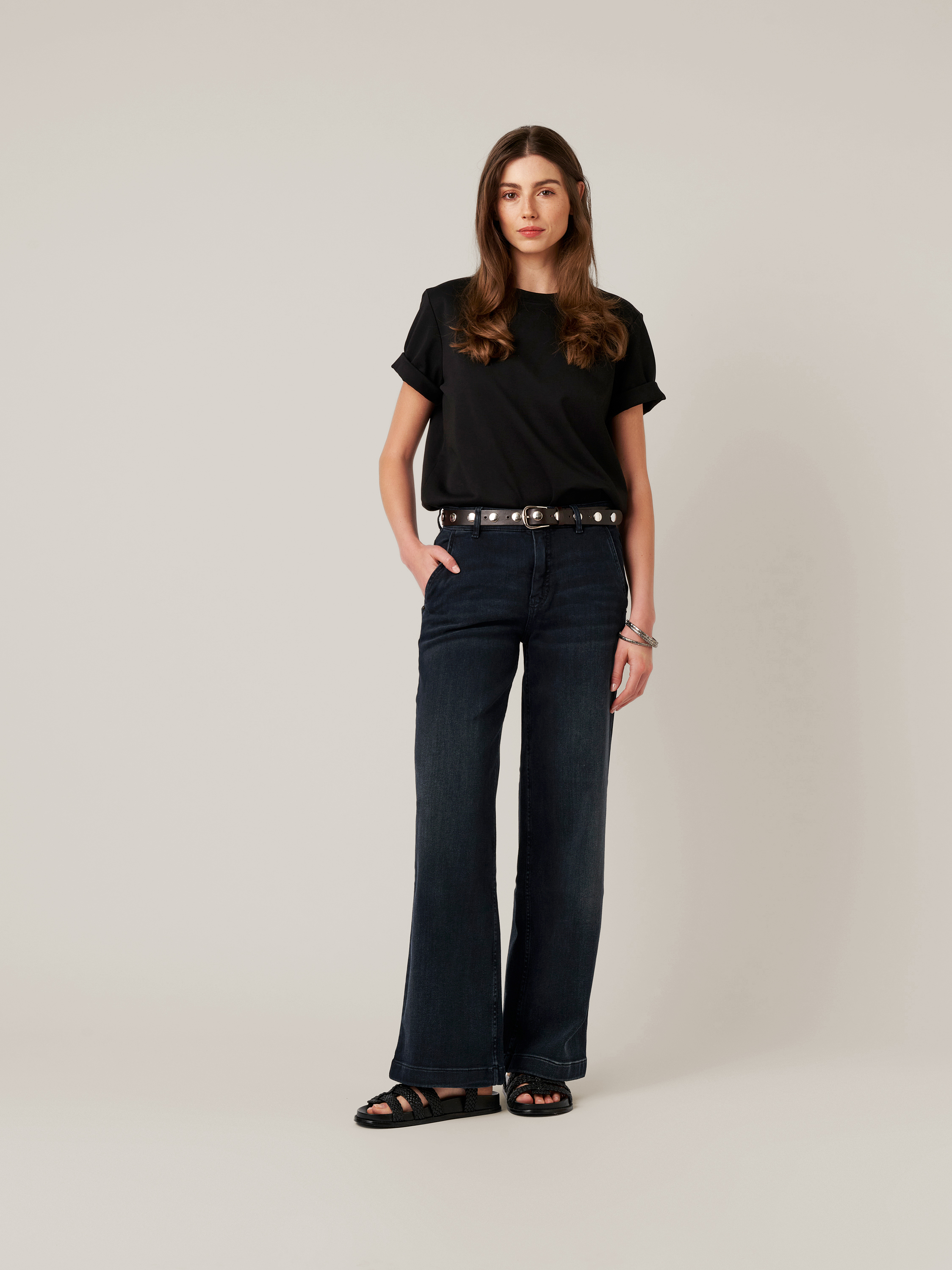 Womens jeans Audrey Wide in dark blue, wide-leg jeans, front view worn by model