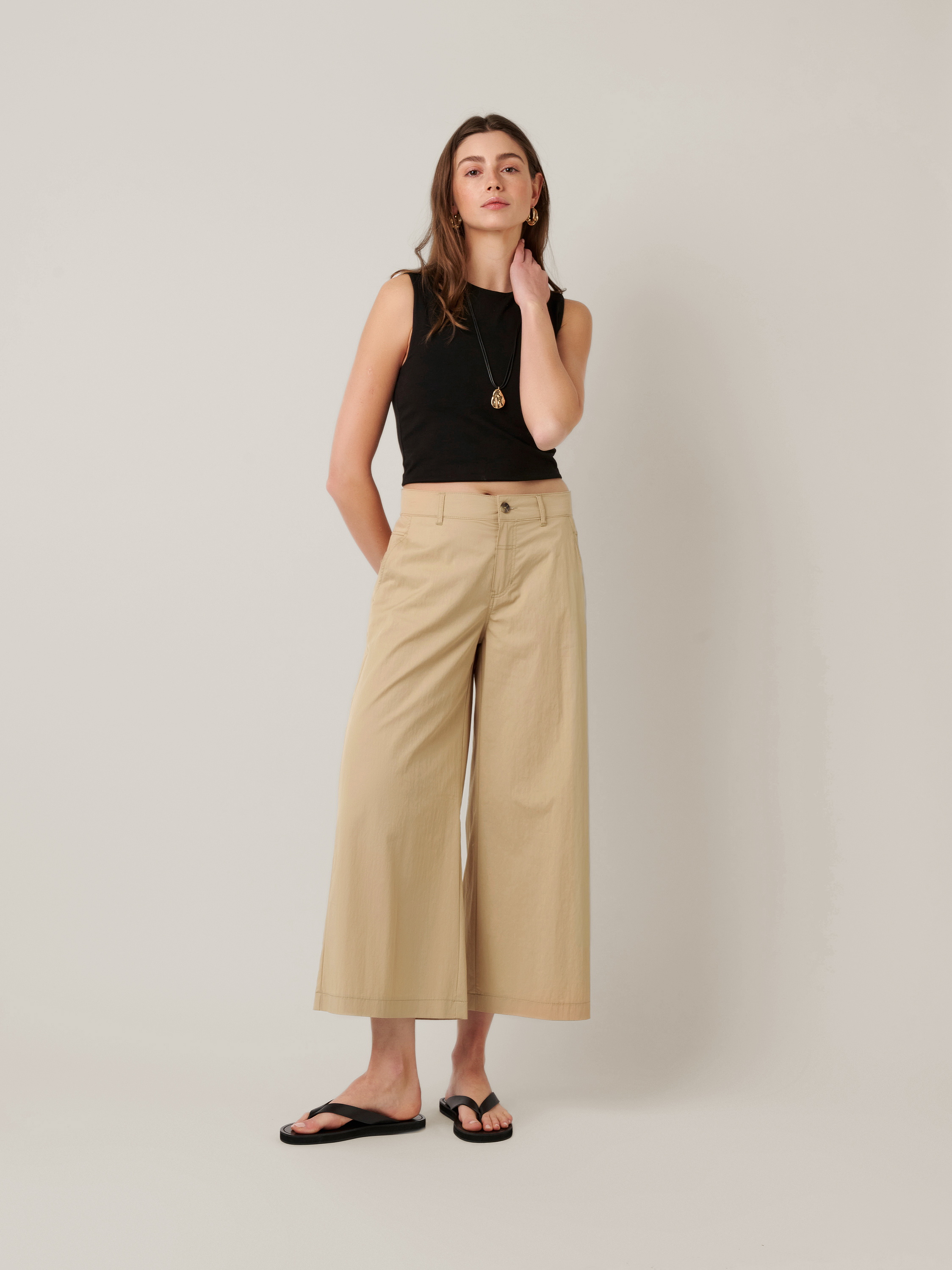 Damenhose Mara Culotte in sand, Culotte aus Papertouch Cotton, Outfitansicht am Model
