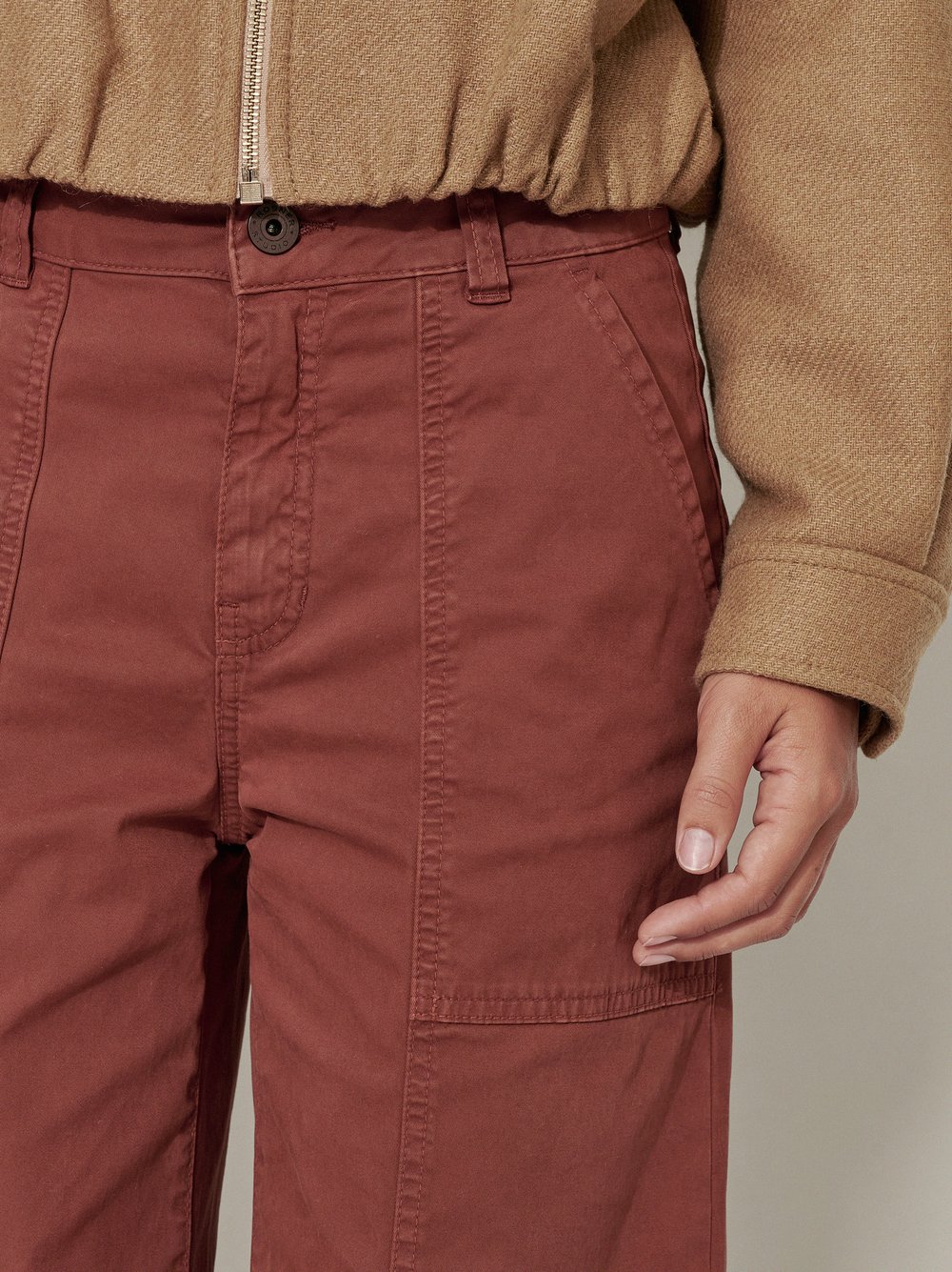 Womens trousers Mara Wide in Rust, wide-leg worker trousers, detail view