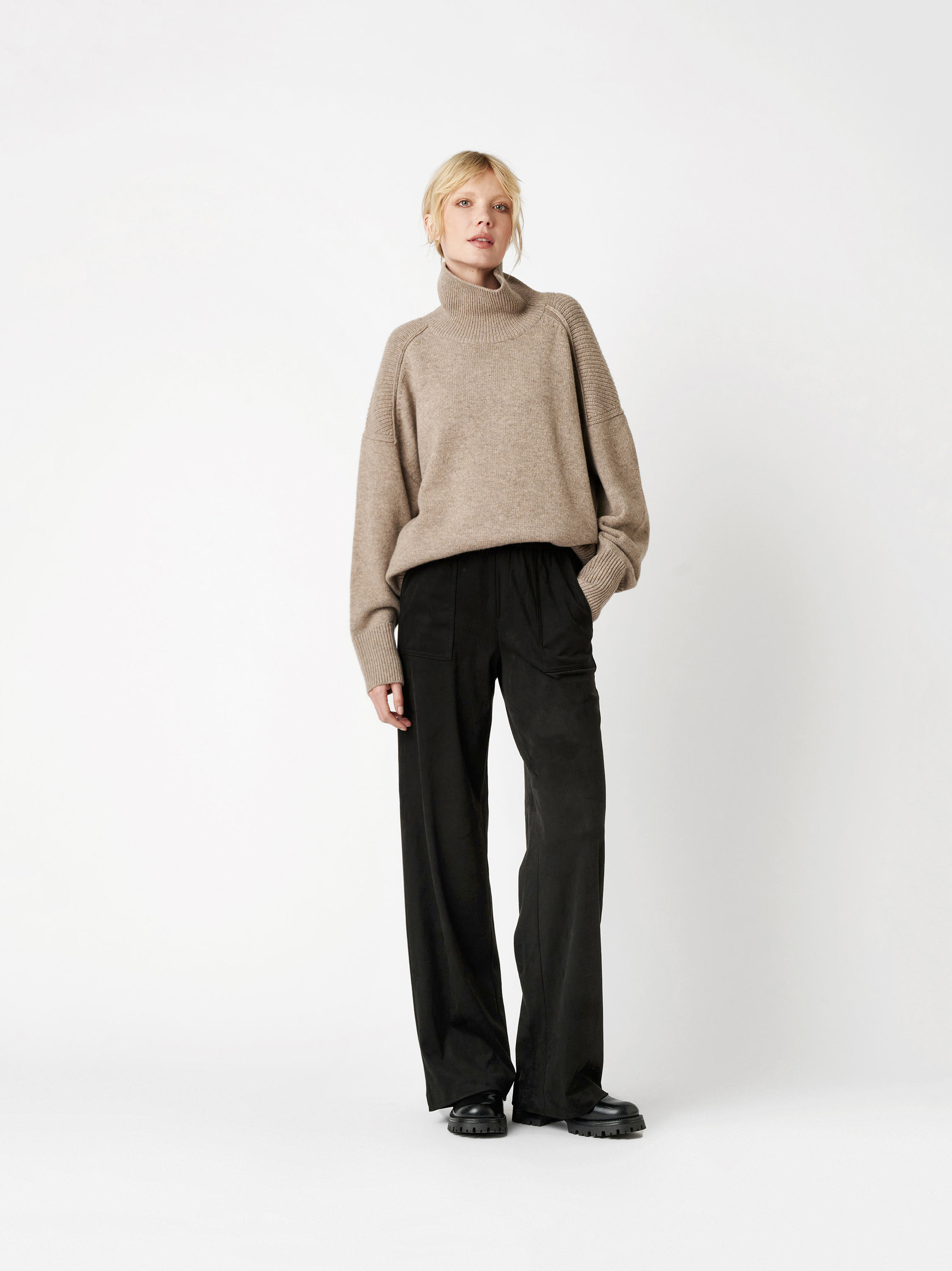 Hose Mara_369 black Outfitansicht Hose Mara_369 black Outfitansicht
