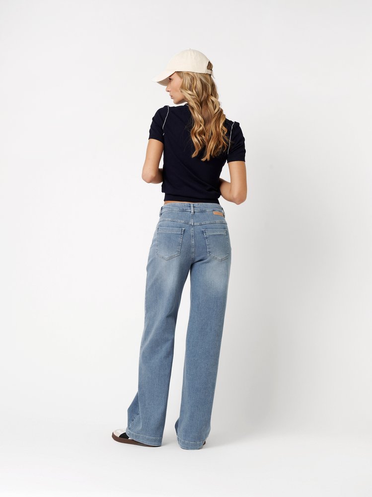 Womens jeans Audrey Wide in mid blue, wide-leg jeans, back view worn by model