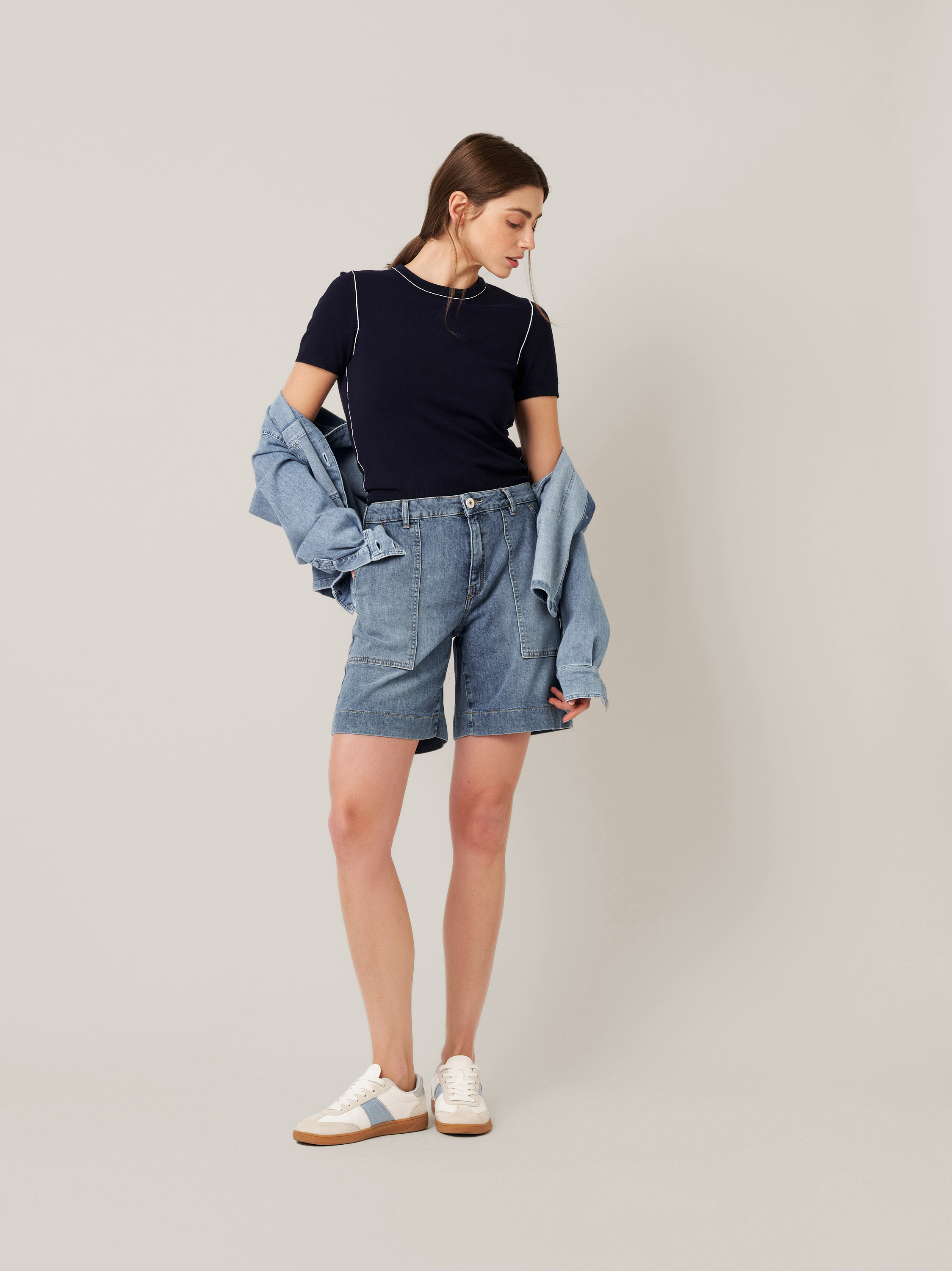 Womens shorts Mara Shorts in mid blue, denim shorts with framed pockets, front view worn by model