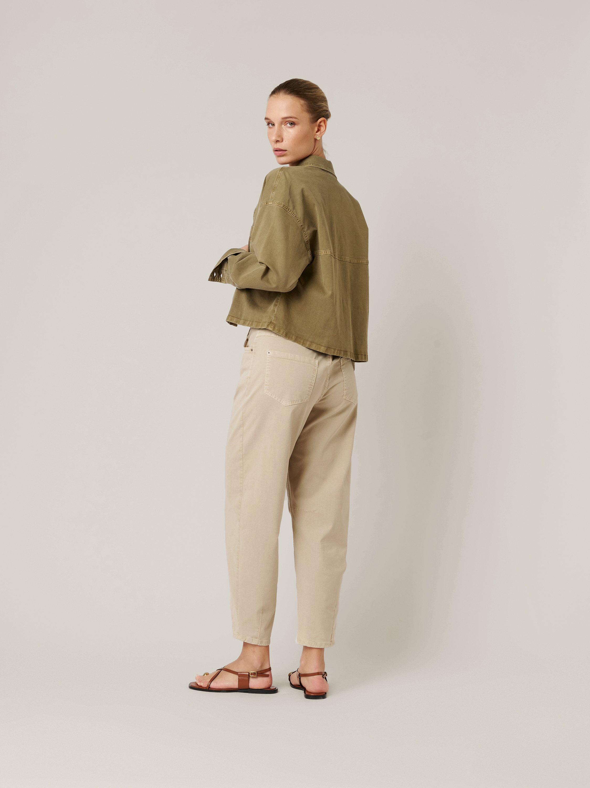 Womens jeans Mara Barrel in sand, barrel-fit trousers, back view worn by model