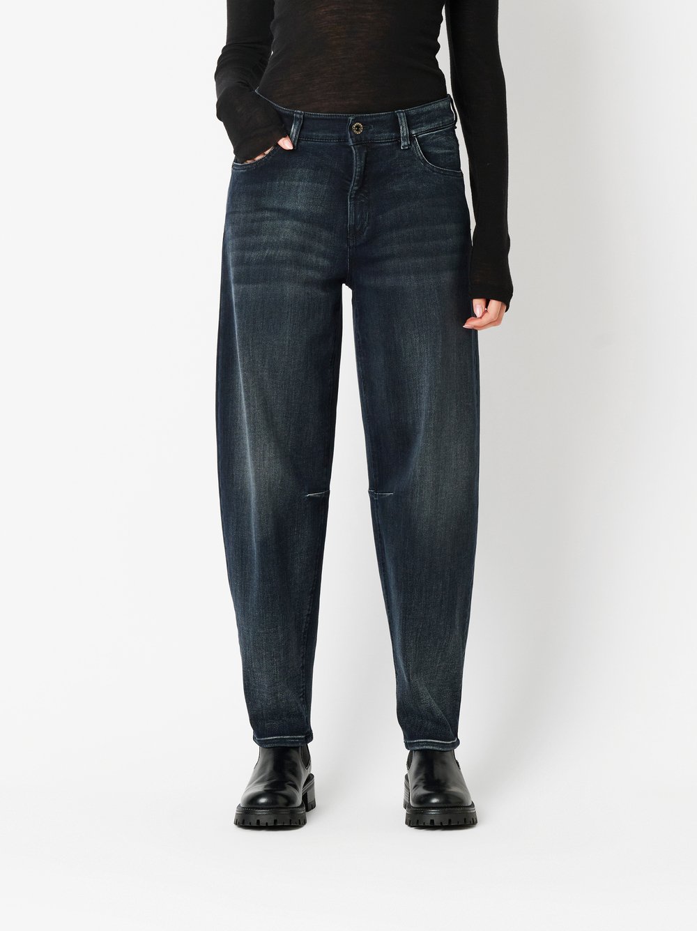 Jeans Mara_375 dark blue front view Jeans Mara_375 dark blue front view
