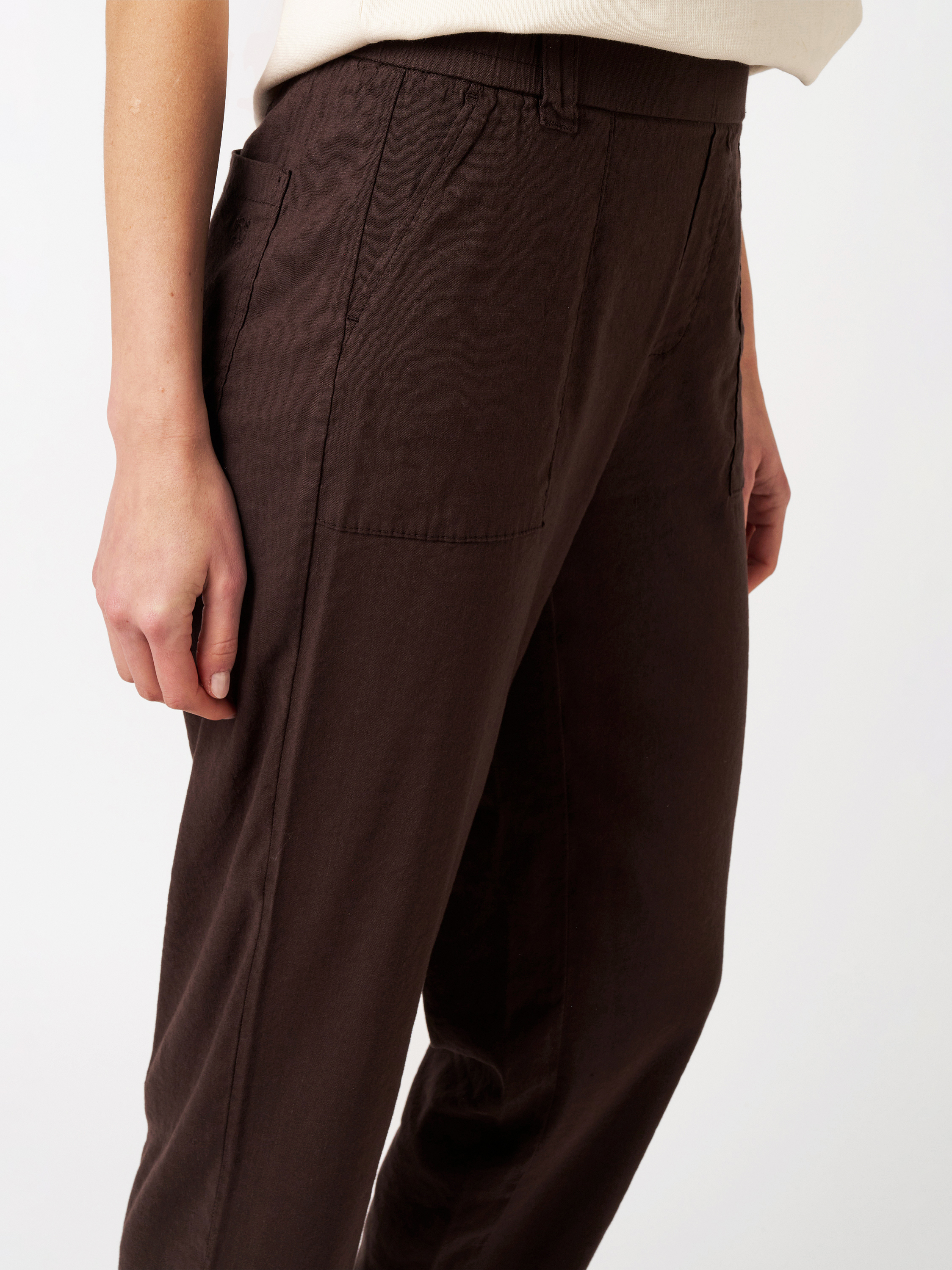 Womens trousers Mara Tapered in dark brown, tapered-fit trousers made of linen, detail view