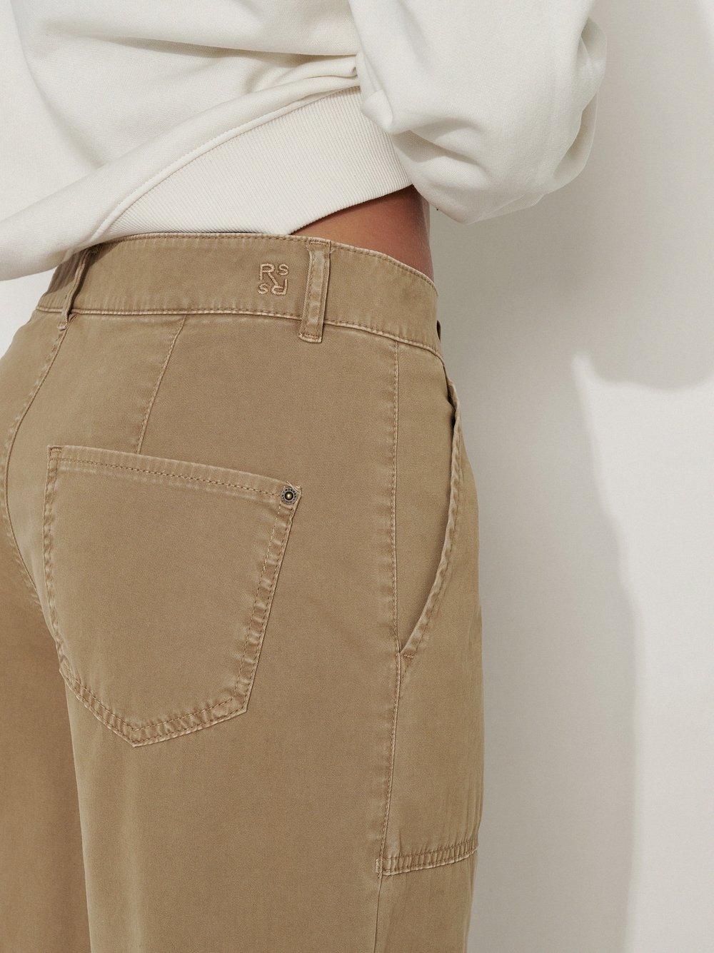 Womens trousers Mara Wide in Camel, wide-leg worker trousers, detail view