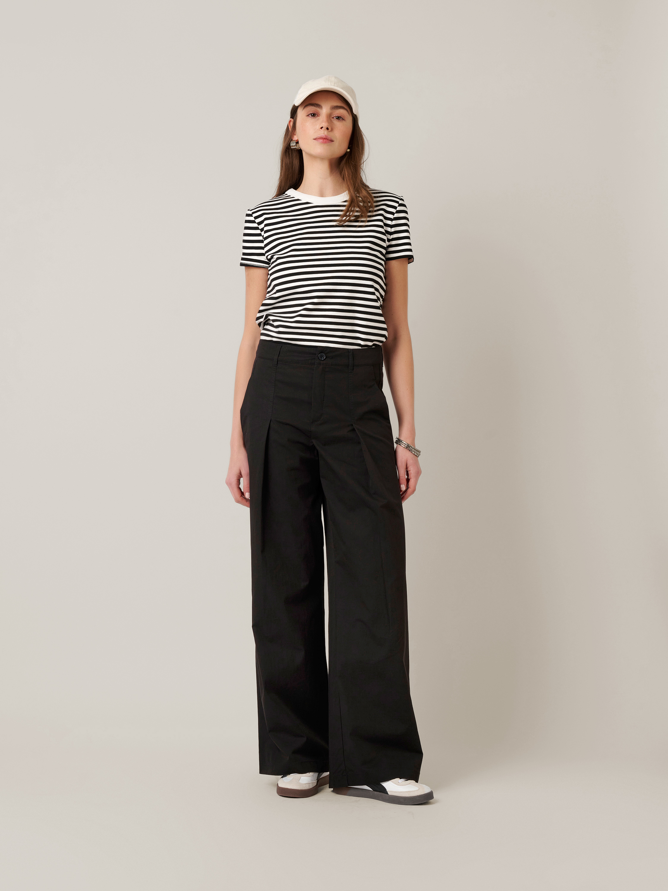 Womens trousers Mara Wide in black, wide-leg trousers made of papertouch cotton, front view worn by model