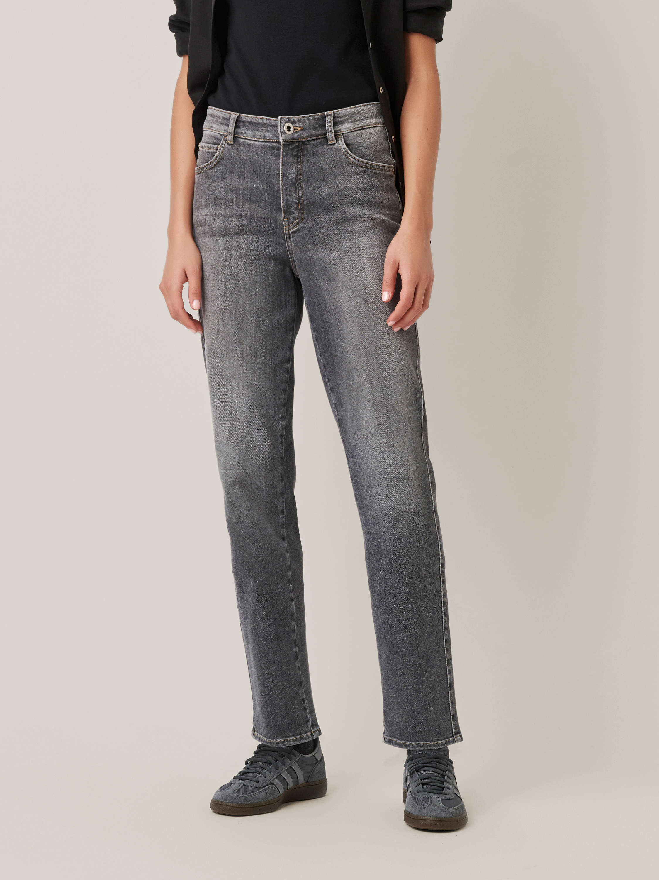 Womens jeans Audrey1 in mid grey, high waist jeans, front view worn by model
