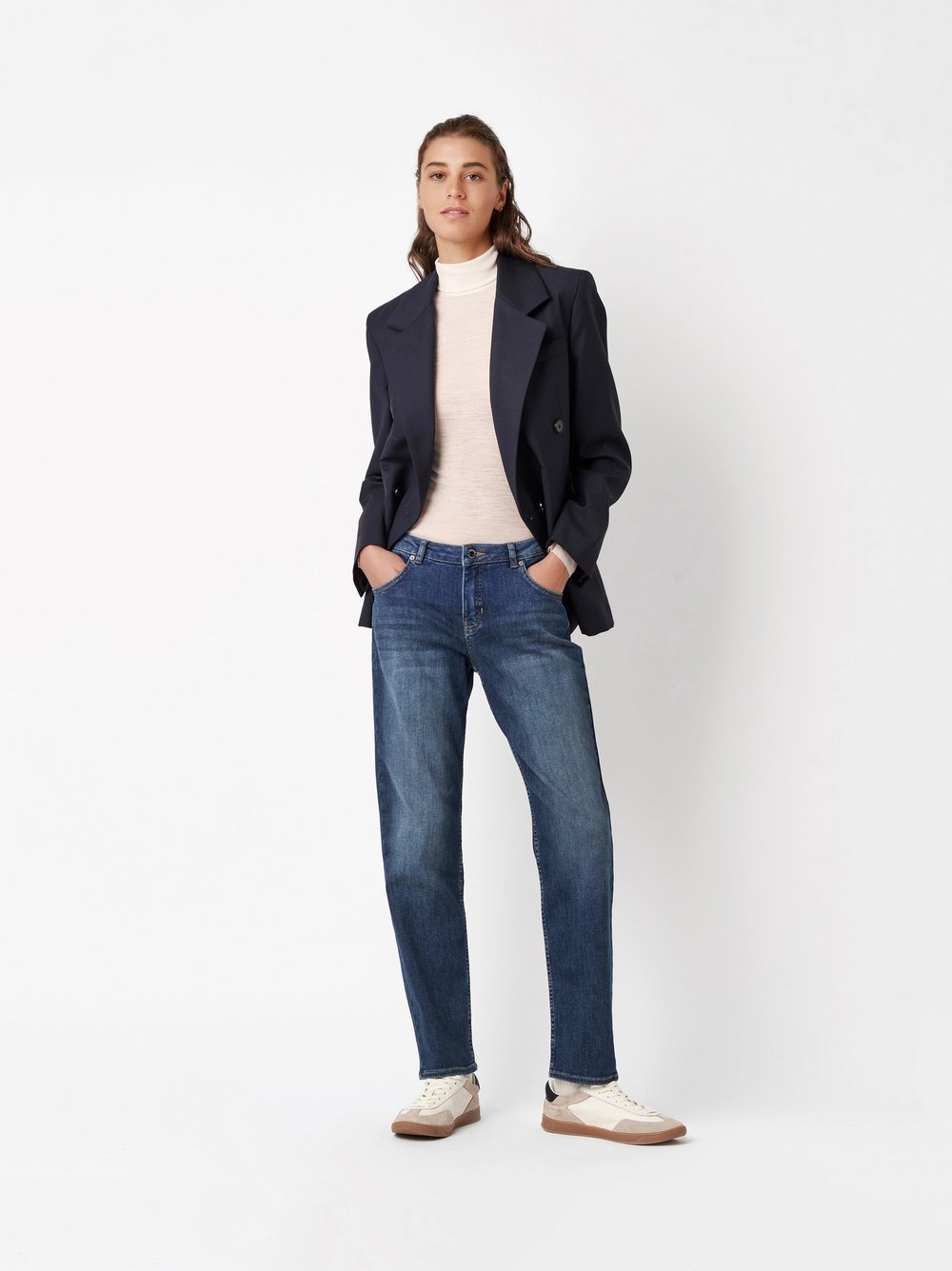 Jeans Masha_155 mid blue Outfitansicht