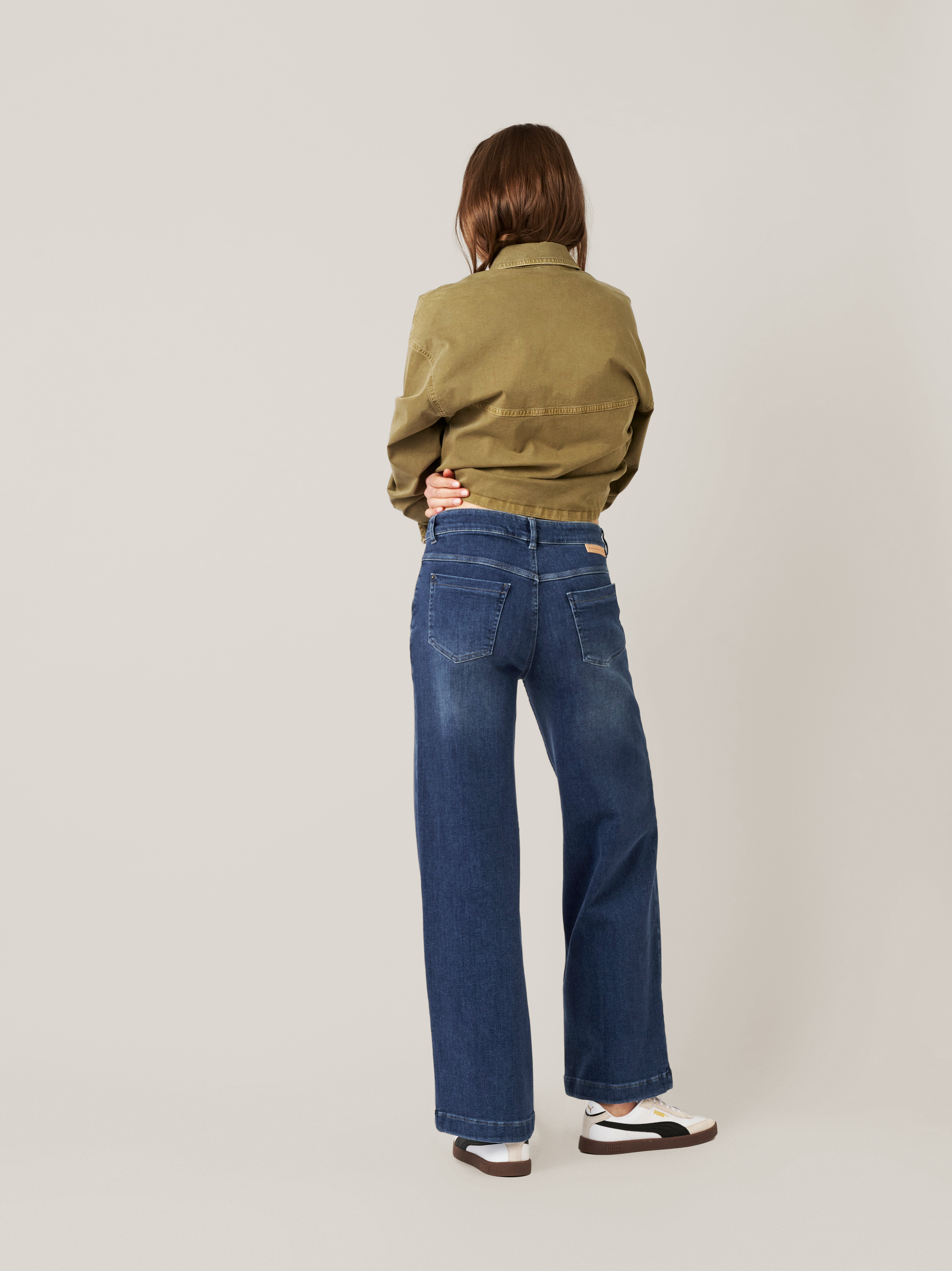 Womens jeans Audrey Wide in mid blue, wide-leg jeans, back view worn by model