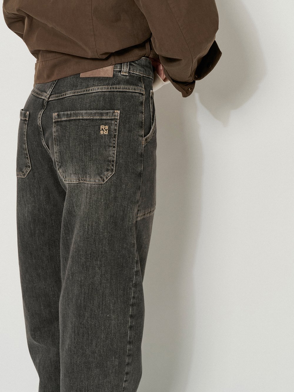 Damenjeans Mara Worker in Grau, Worker Jeans im Tapered-Fit, zweite Detailansicht
