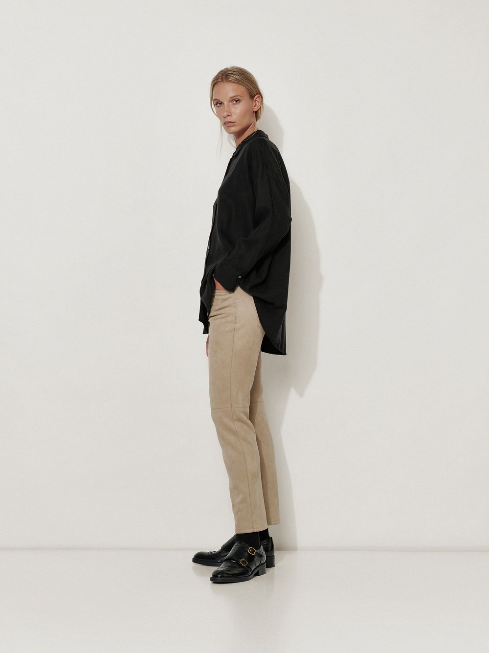 Womens trousers Alisa Slim in Light Brown, slim-fit trousers in suede look, front view worn by model