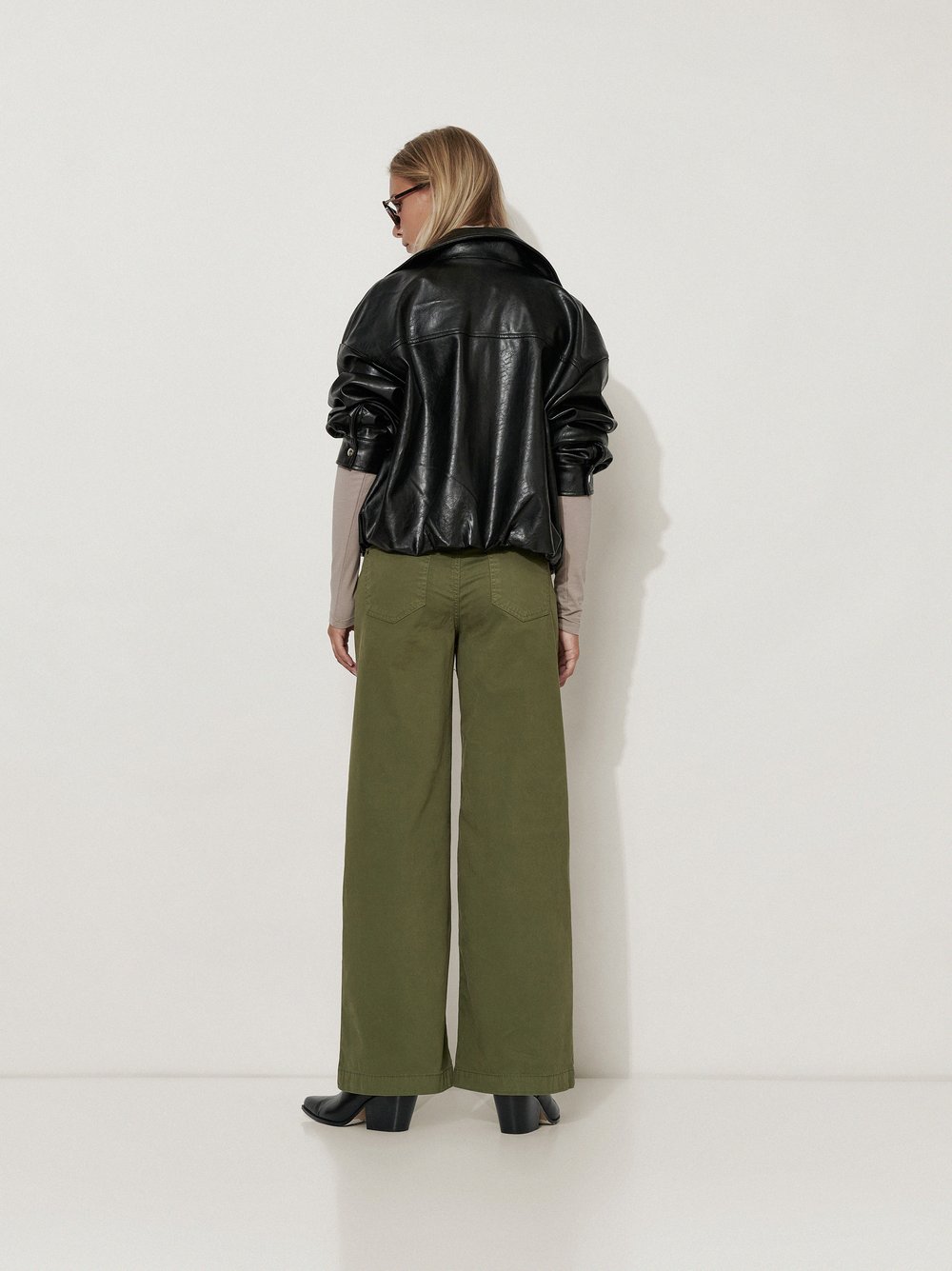 Womens trousers Mara Wide in Khaki, wide-leg worker trousers, back view worn by model