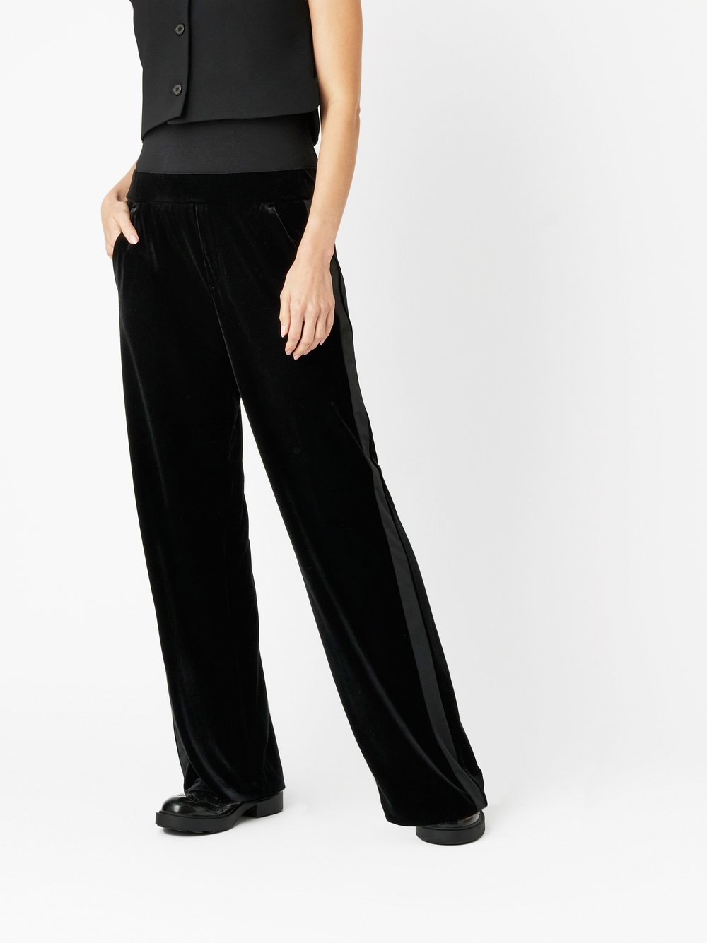 Trousers Mara_355 black front view Trousers Mara_355 black front view