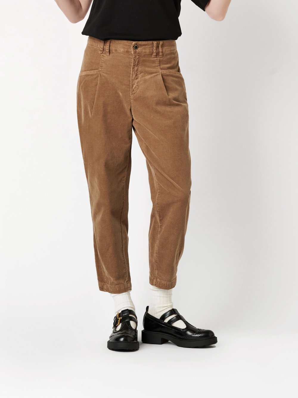 Trousers Mara_089 camel front view Trousers Mara_089 camel front view