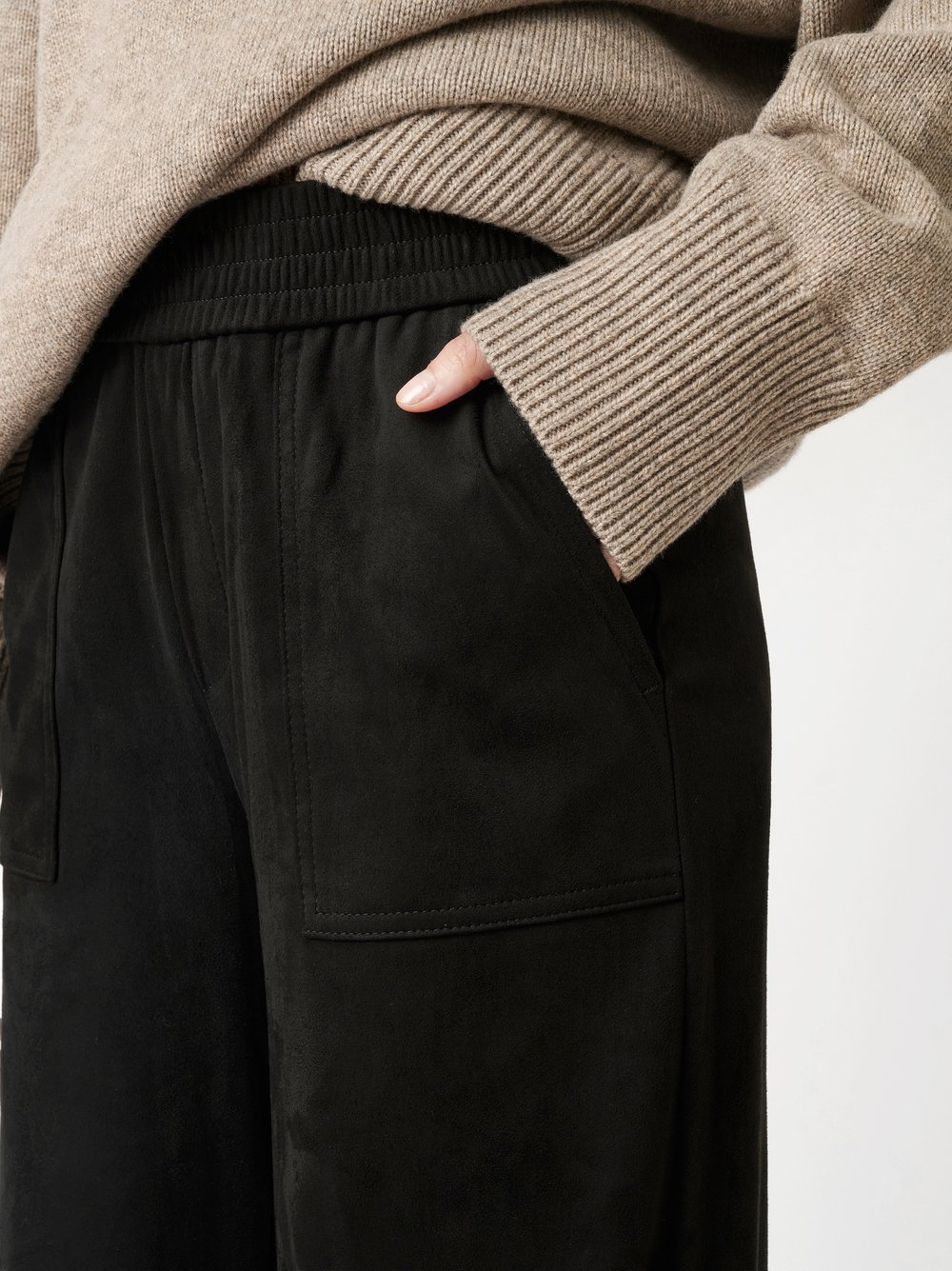 Trousers Mara_369 black detail view
