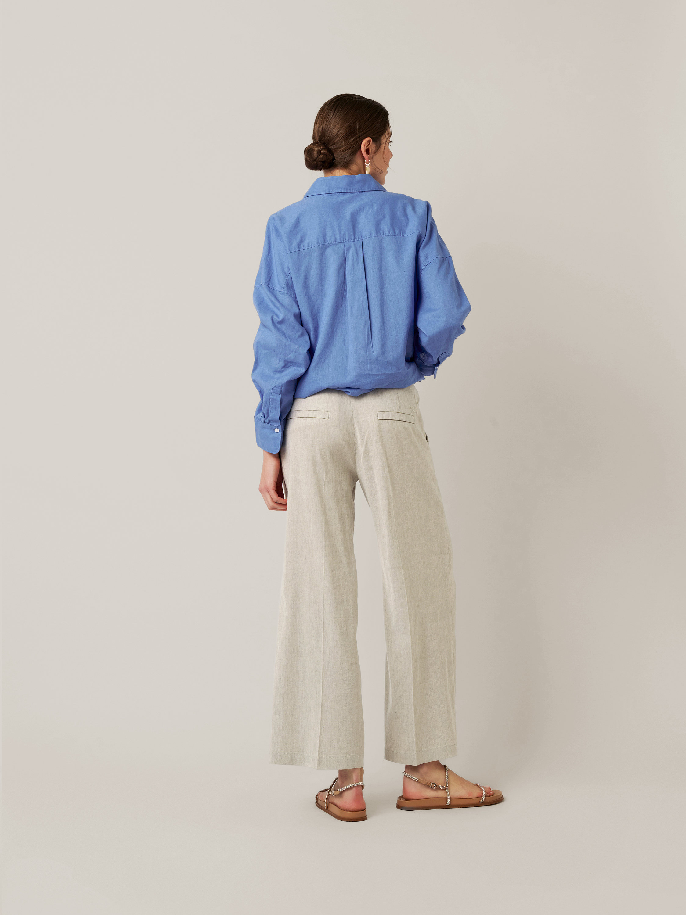 Womens trousers Mara Wide in grey, wide-leg linen trousers, back view worn by model