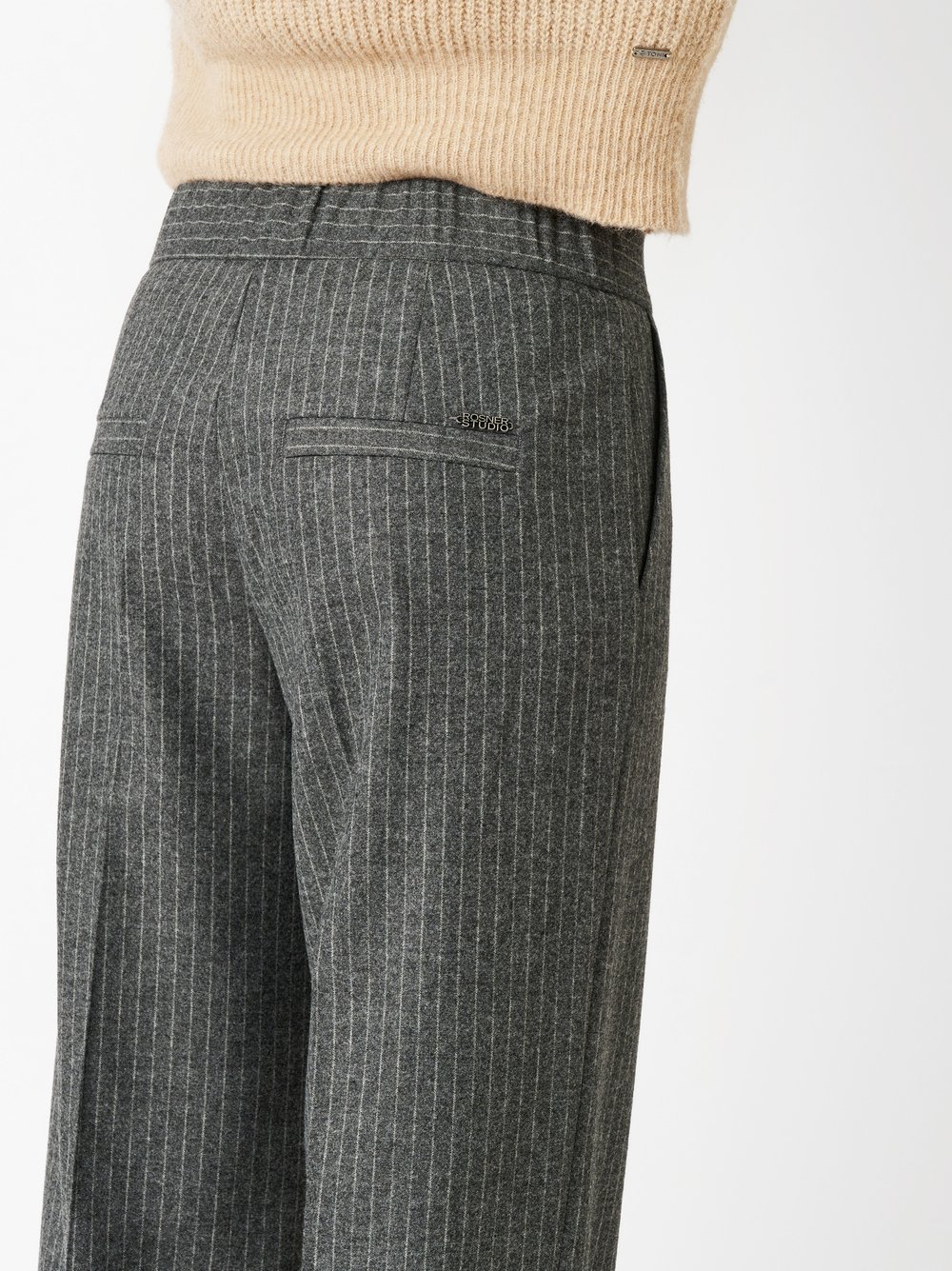 Trousers Mara_355 grey detail view Trousers Mara_355 grey detail view