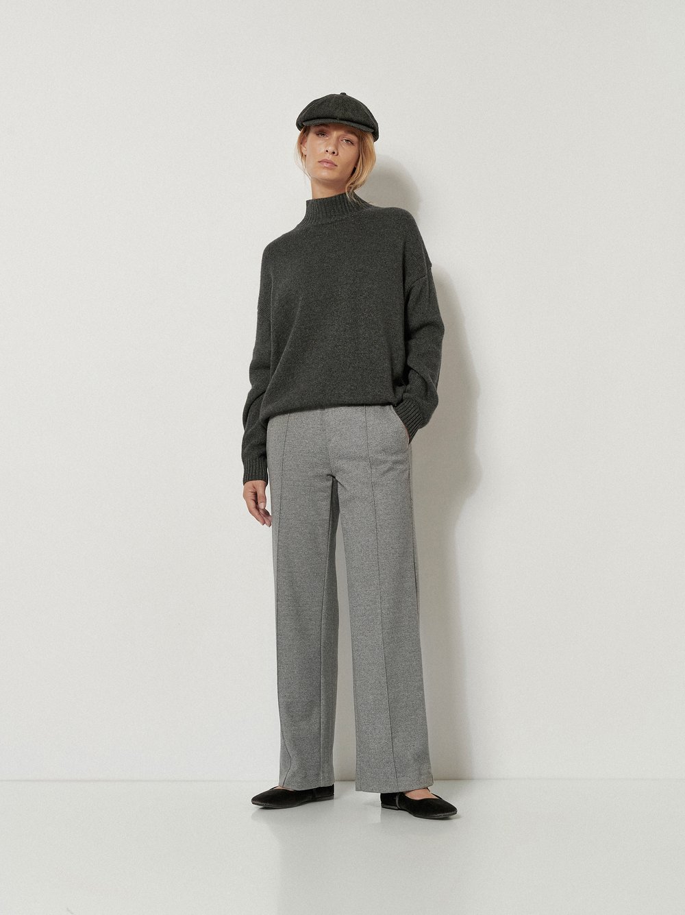 Womens trousers May Wide in Light Grey, jersey wide-leg trousers, outfit view worn by model