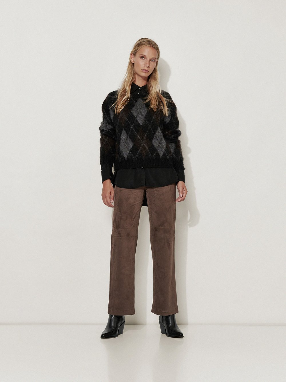 Womens trousers Audrey Straight in Brown, straight-fit trousers in suede look, outfit view worn by model