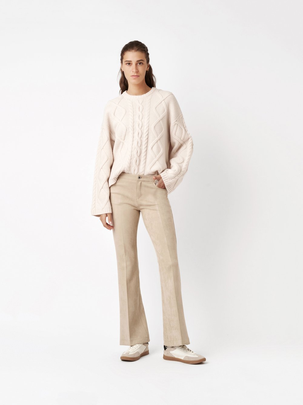 Trousers Antonia_409 beige outfit view Trousers Antonia_409 beige outfit view
