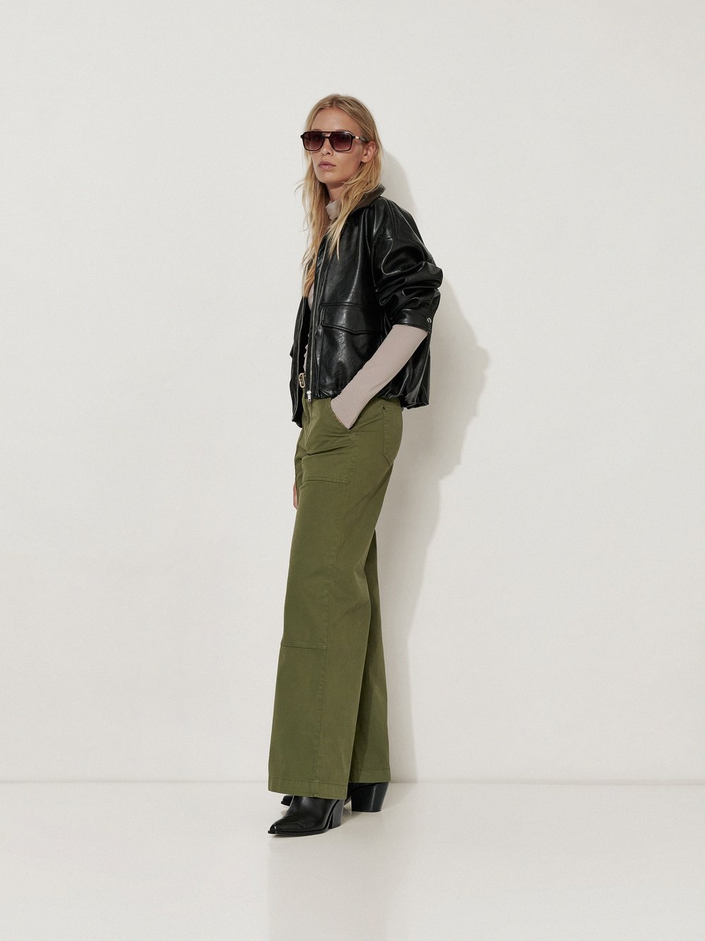 Womens trousers Mara Wide in Khaki, wide-leg worker trousers, front view worn by model