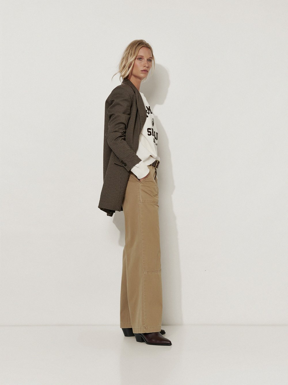 Womens trousers Mara Wide in Camel, wide-leg worker trousers, front view worn by model