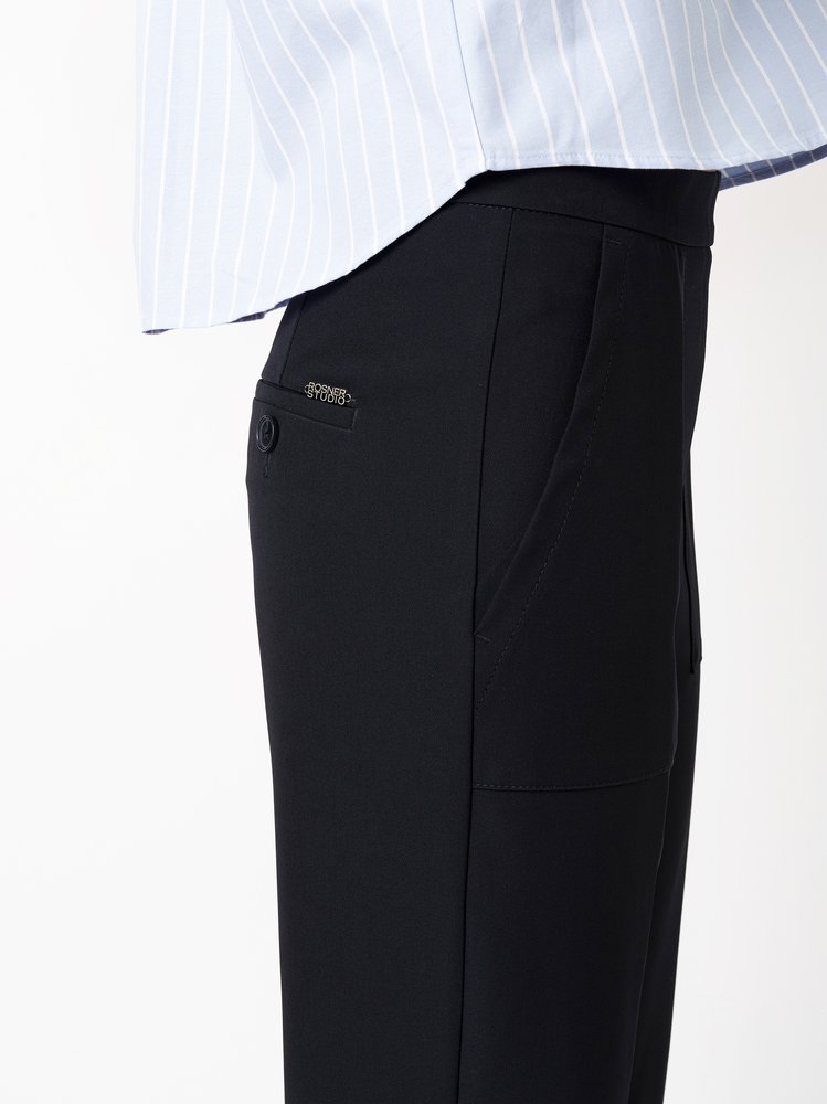 Womens trousers Audrey Wide in navy, fluid crepe trousers with front pockets, detail view