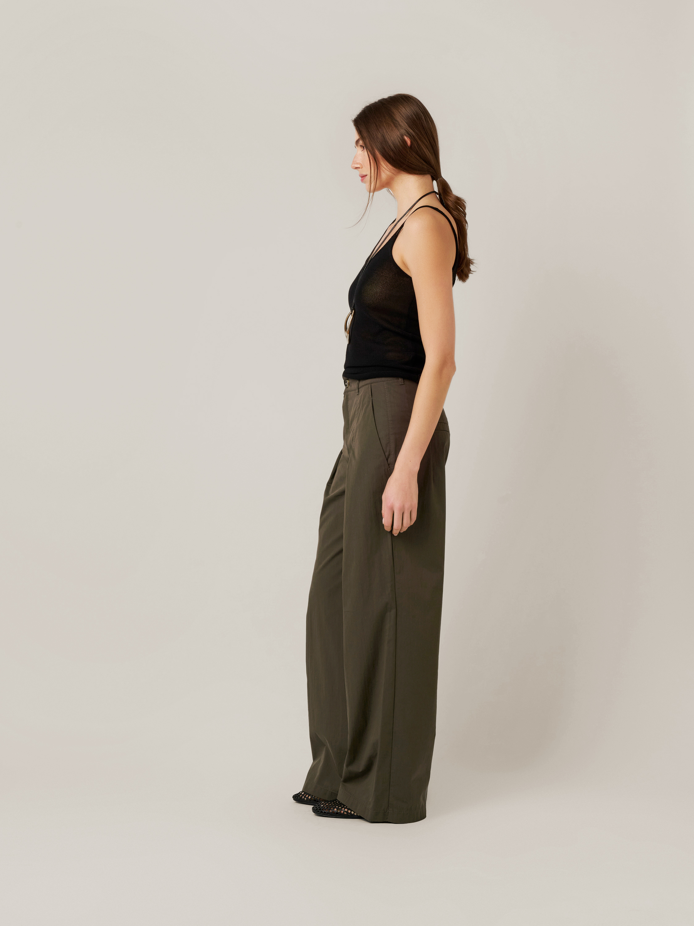 Womens trousers Mara Wide in khaki, wide-leg trousers made of papertouch cotton, front view worn by model