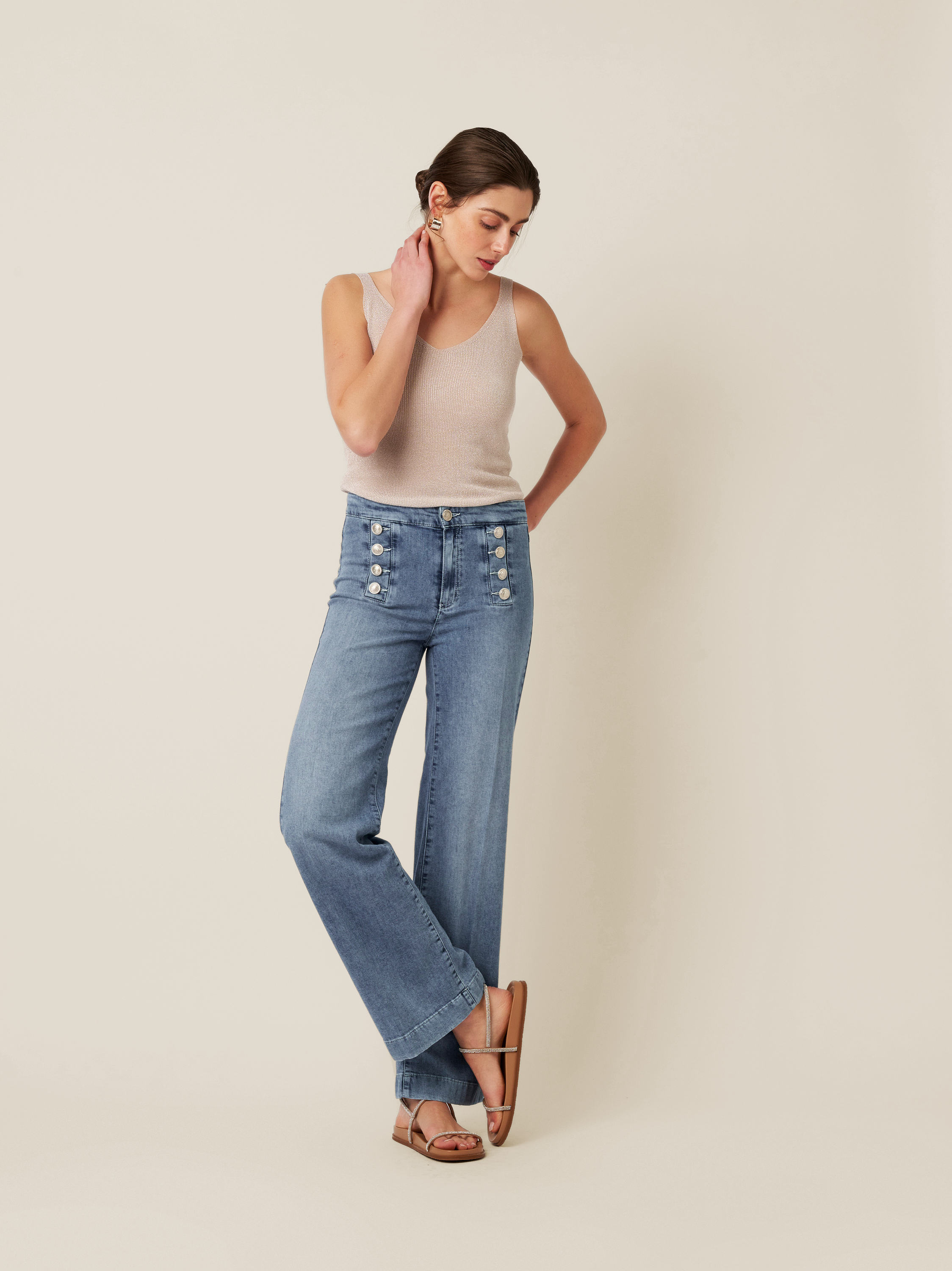 Womens jeans Audrey Sailor in bleached blue, bootcut jeans with sailor front, outfit view worn by model