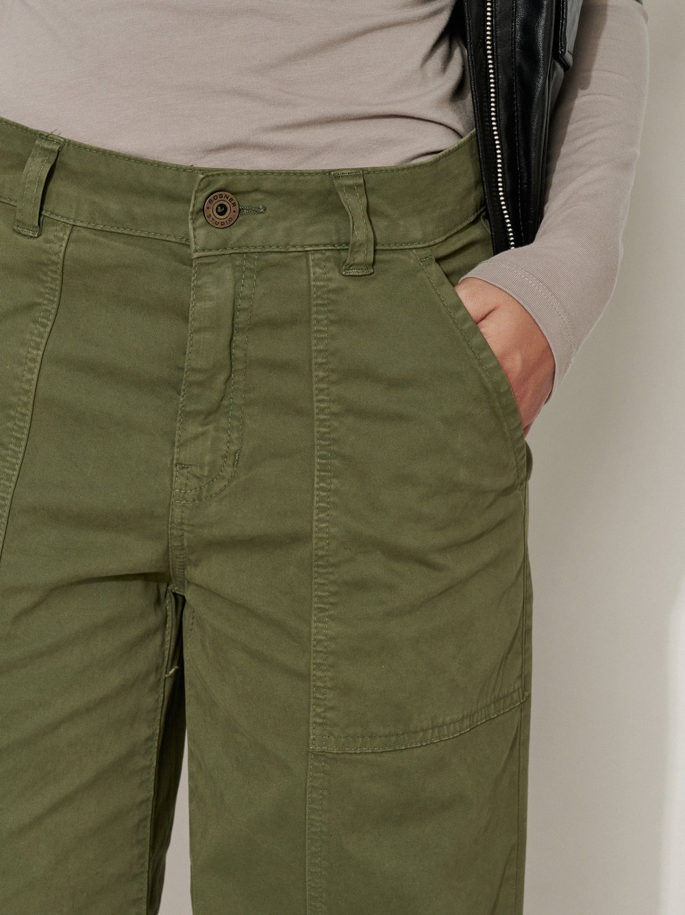 Womens trousers Mara Wide in Khaki, wide-leg worker trousers, detail view