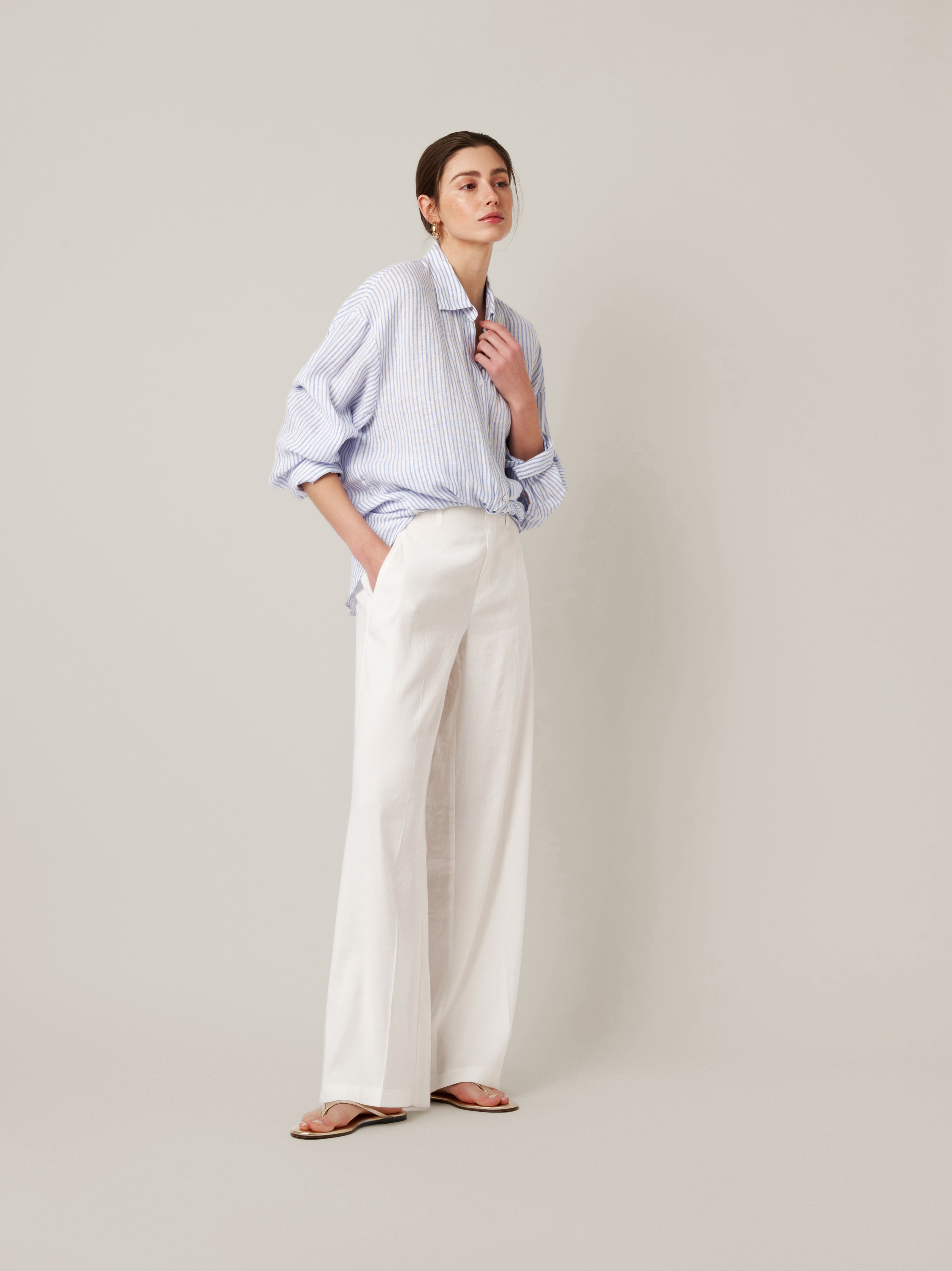 Womens trousers Mara Wide in offwhite, wide-leg linen trousers, outfit view worn by model